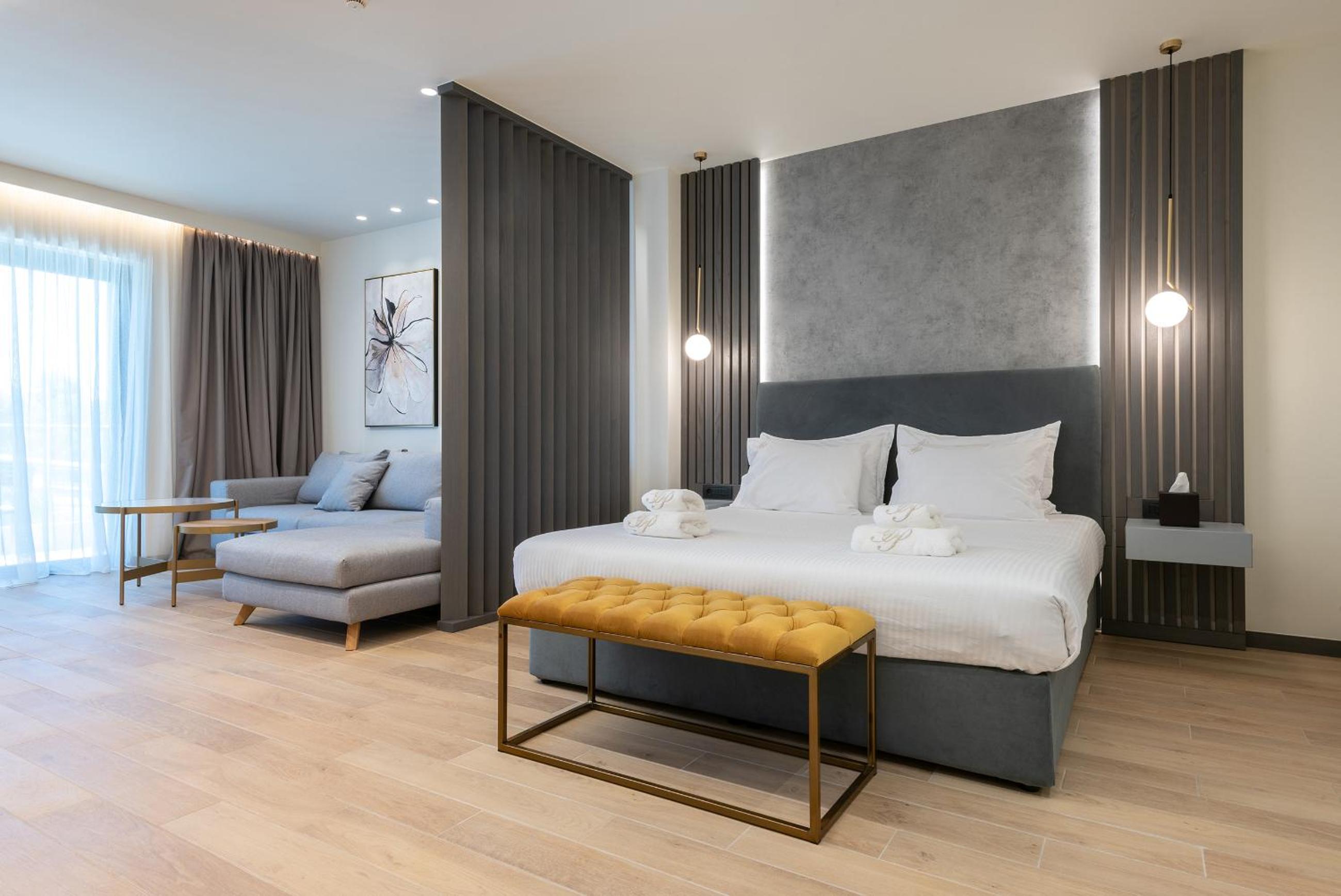 Deluxe Suite - Photo 1