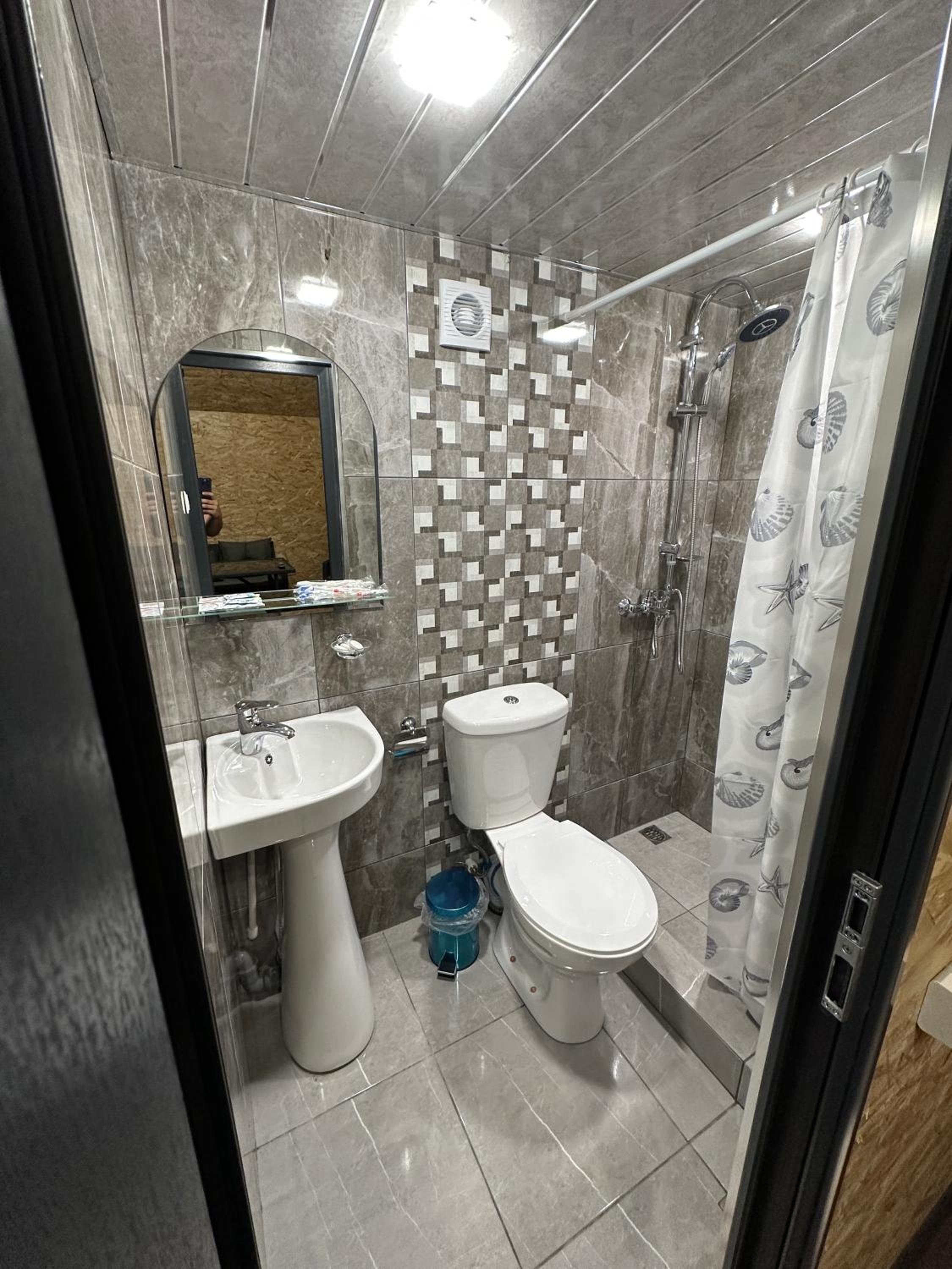Quadruple Room with Lake View photo 2