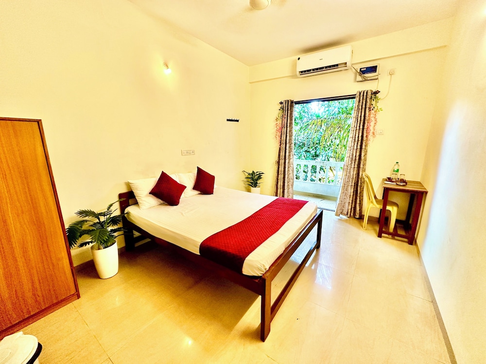 Gallery Double Room, 1 Queen Bed, Air conditioning, Beachside photo 3