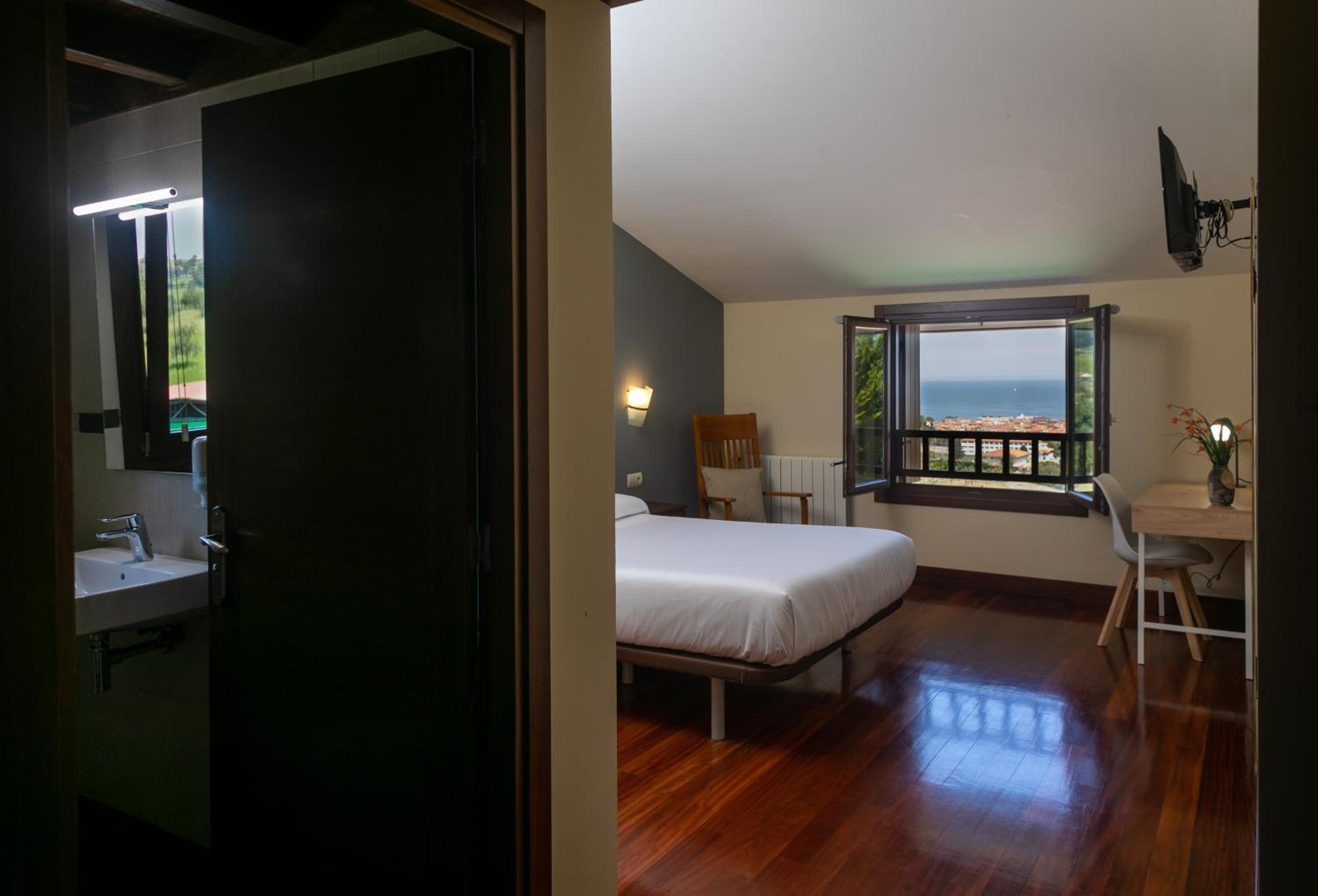 Standard Double Room - Photo 6