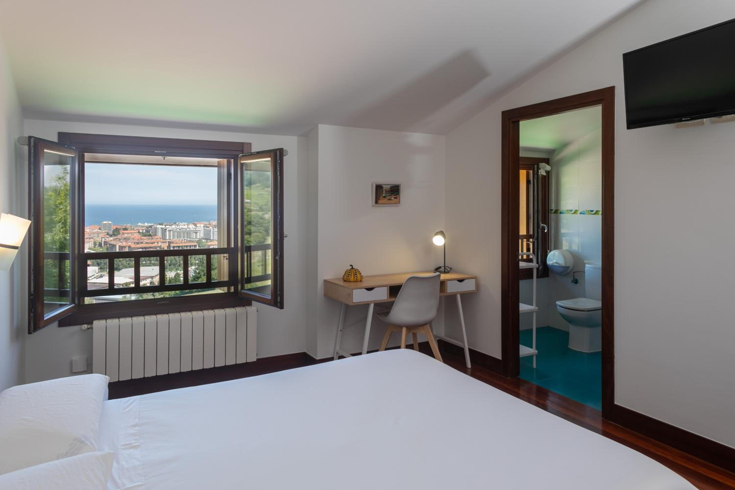 Standard Double Room - Photo 3