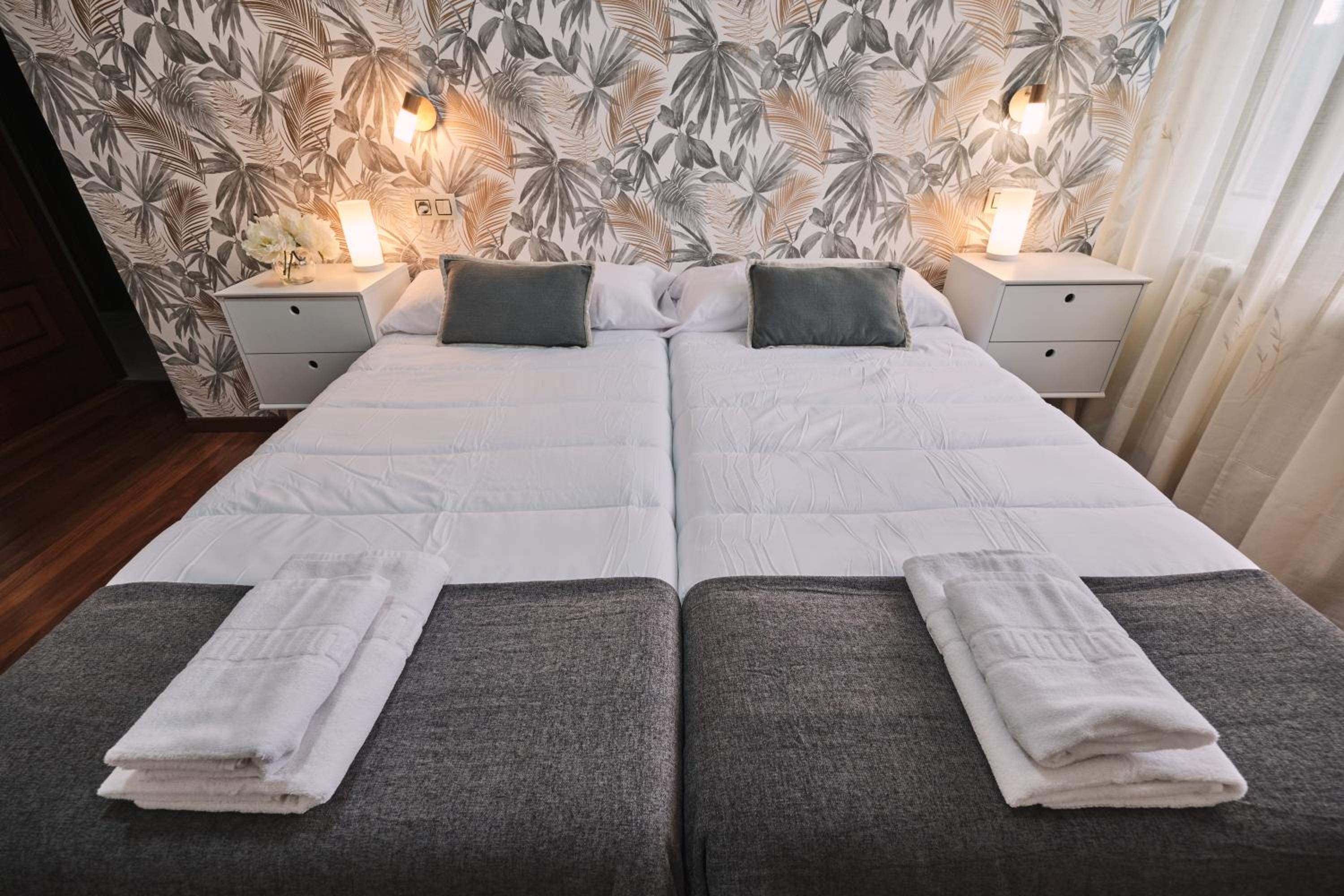 Twin Room with Private Bathroom photo 3