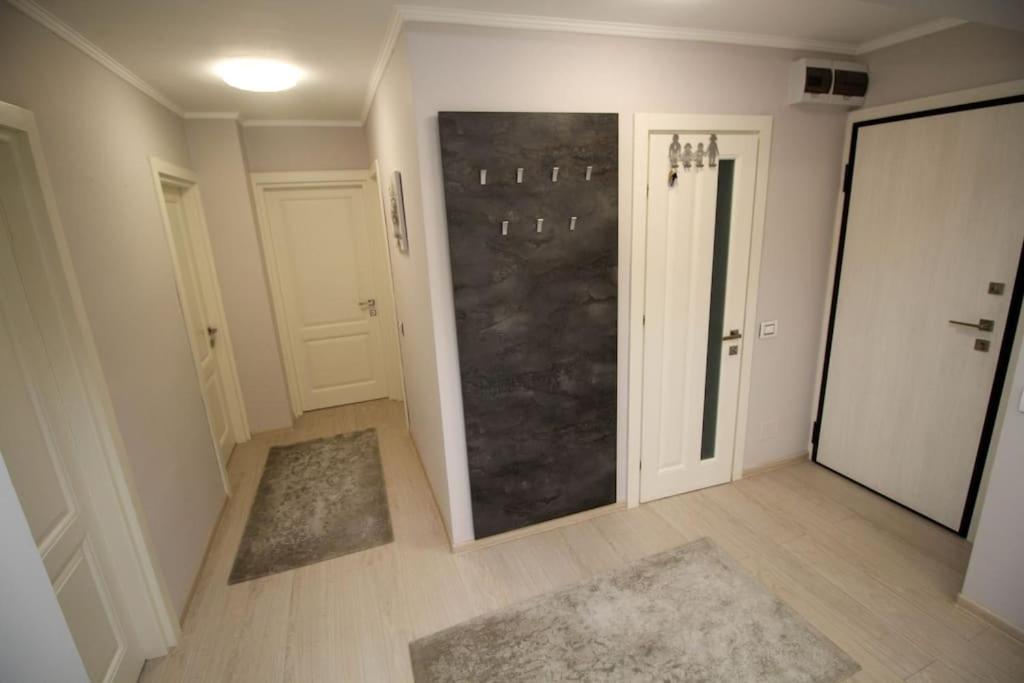 Three-Bedroom Apartment photo 3