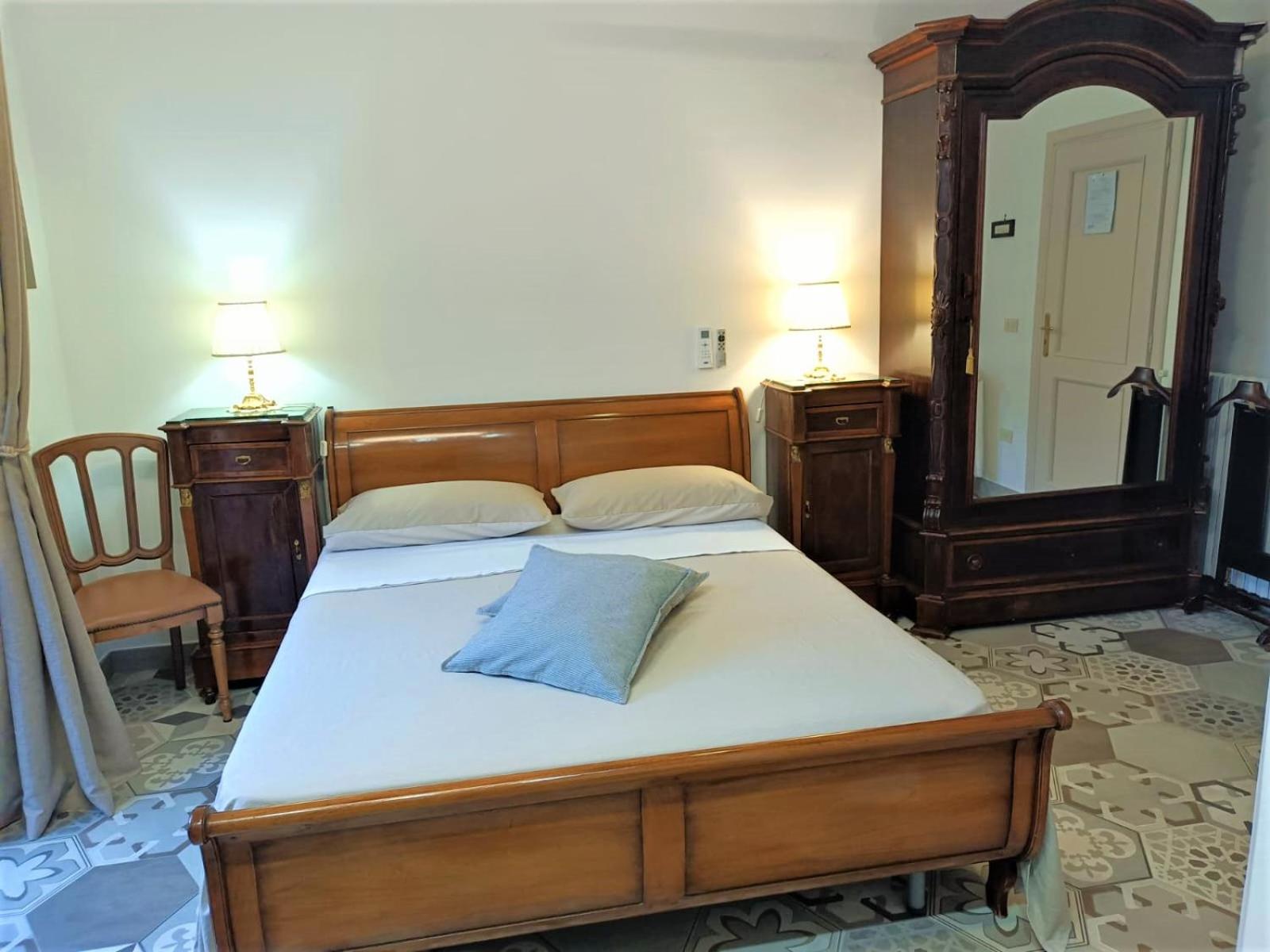 Large Double Room - Photo 19