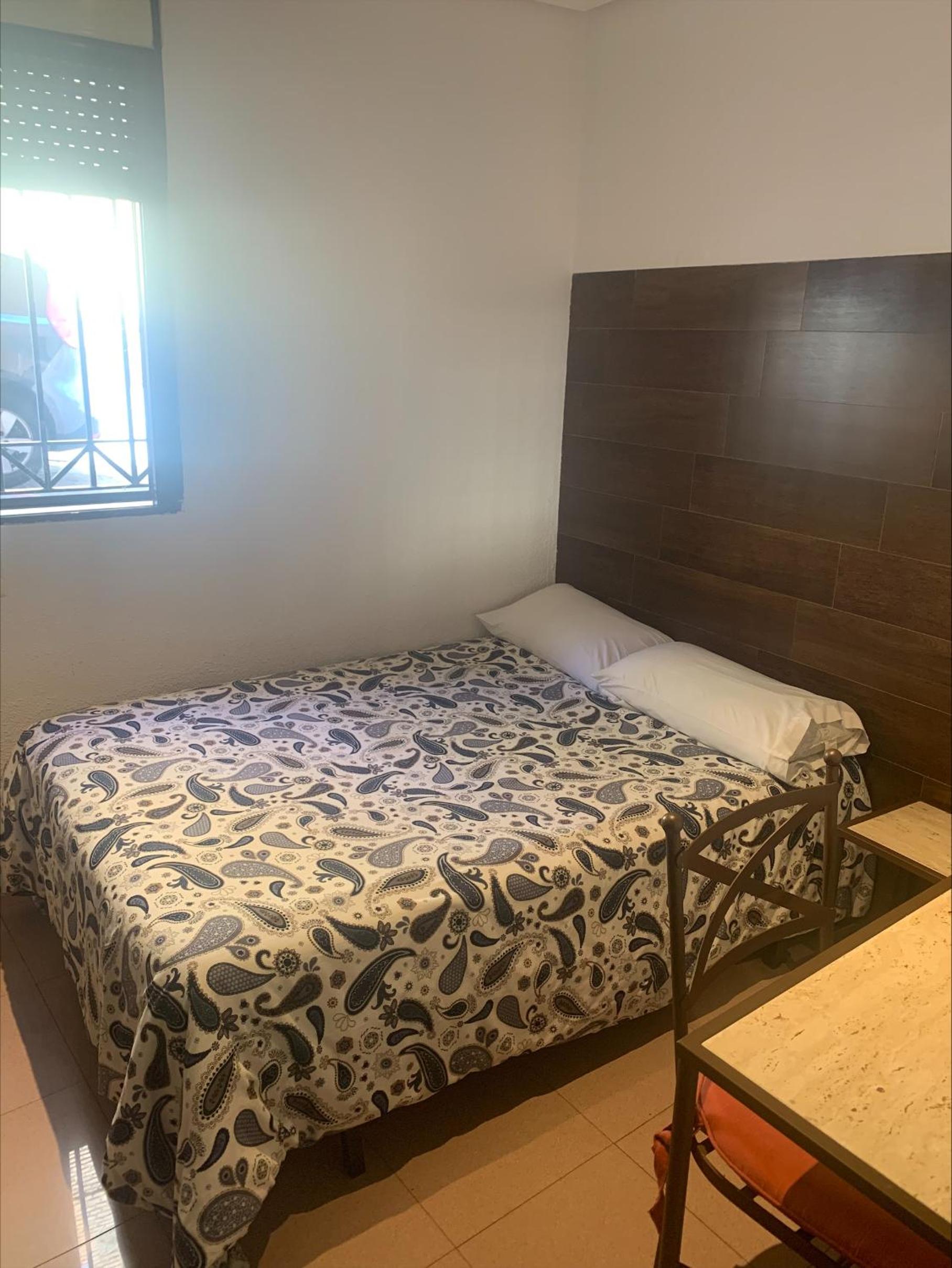 Small Single Room photo 3
