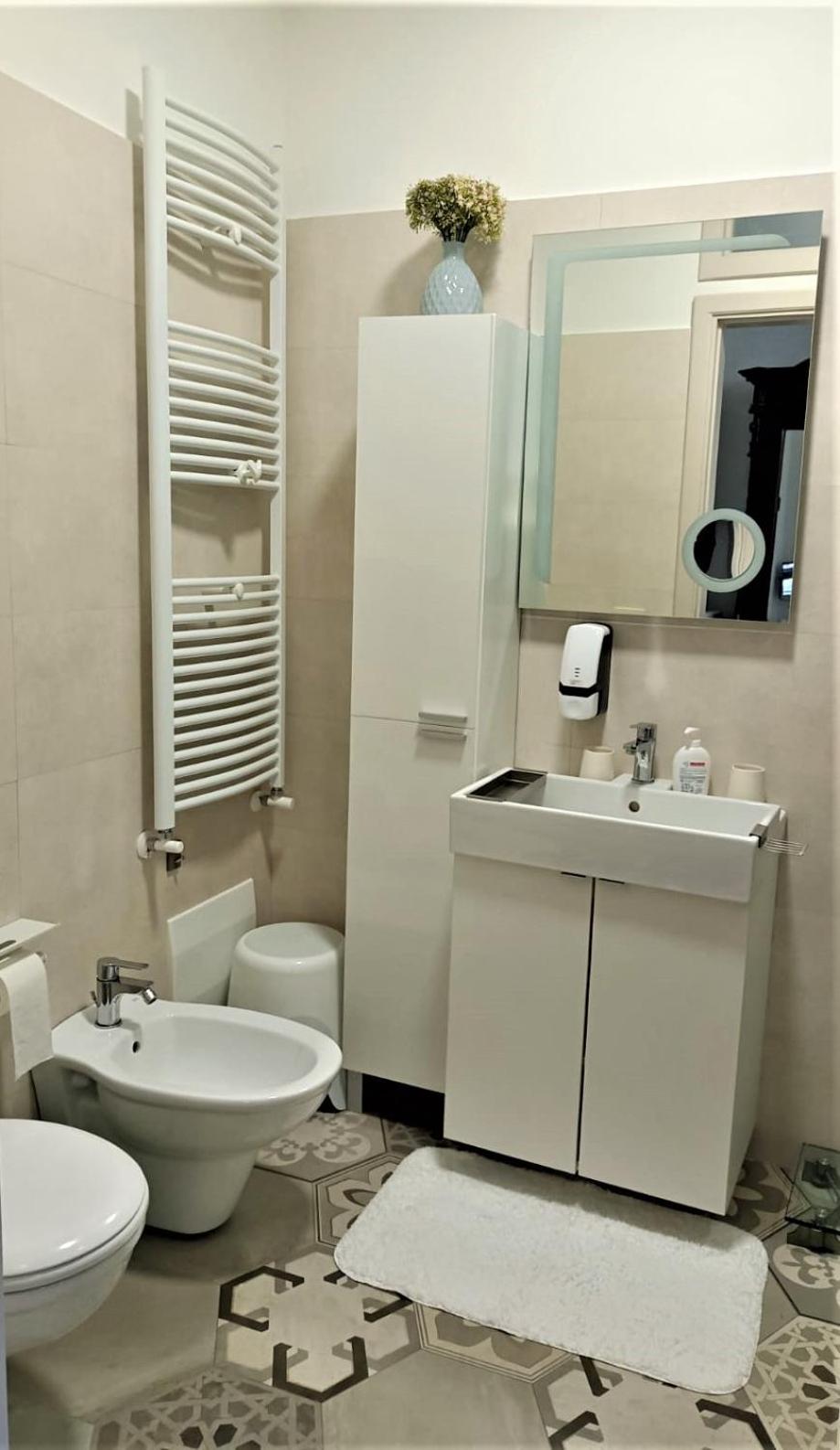 Large Double Room - Photo 2