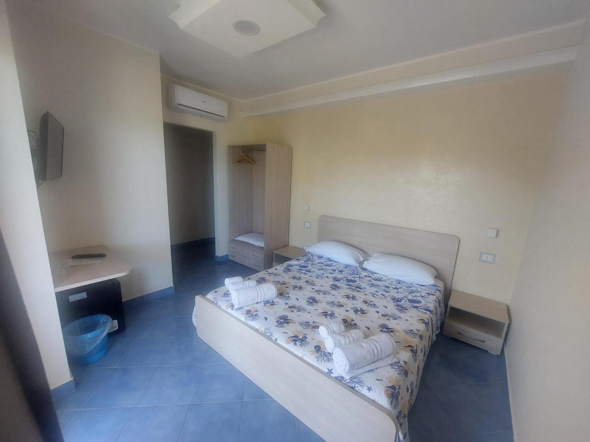 Double Room with Balcony - Photo 1