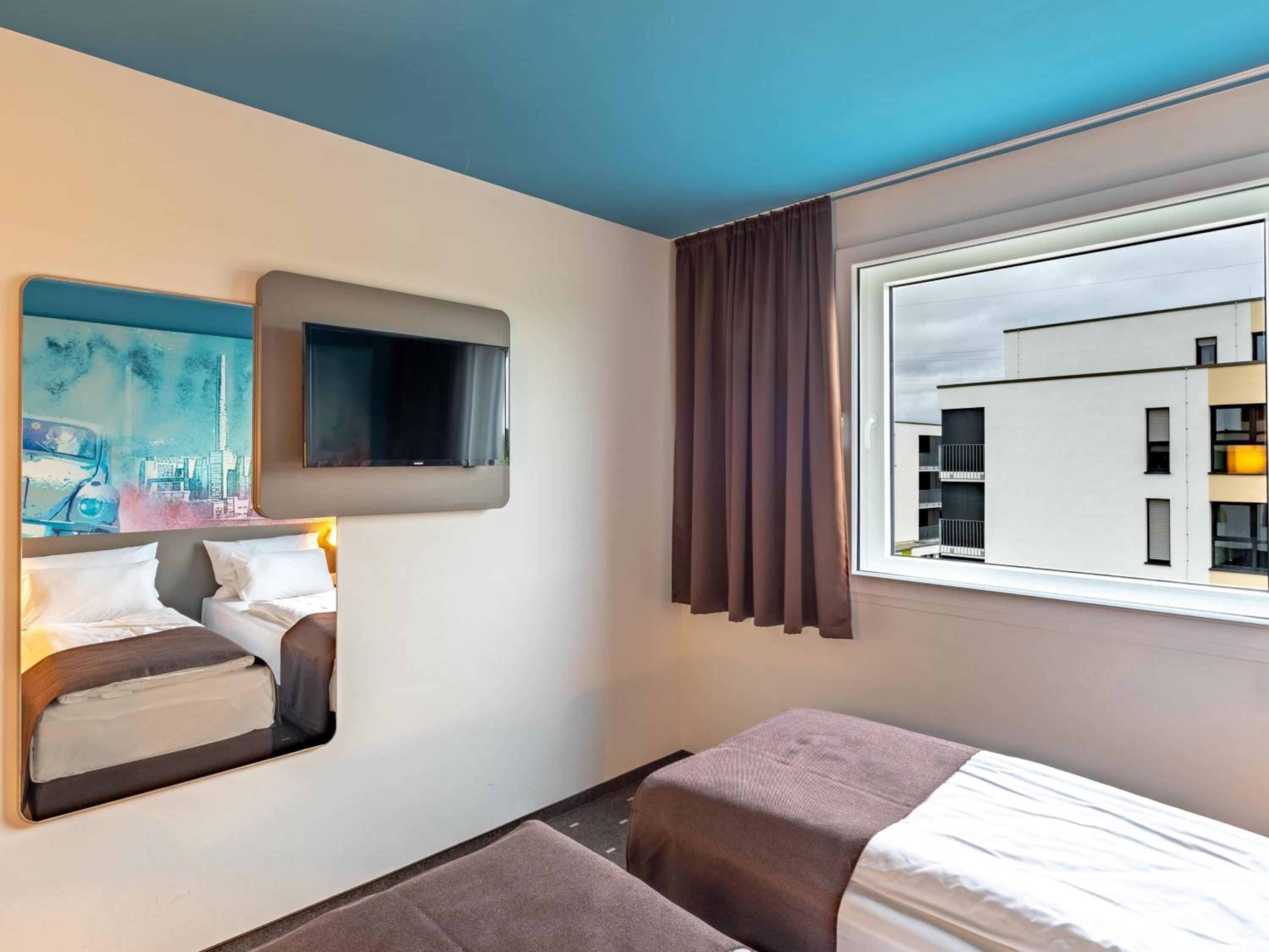 Twin Room - Photo 3