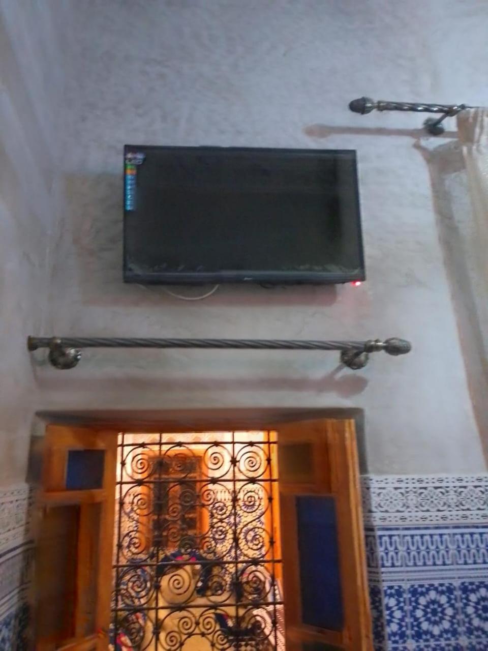 Family Room with Private Bathroom - Photo 25