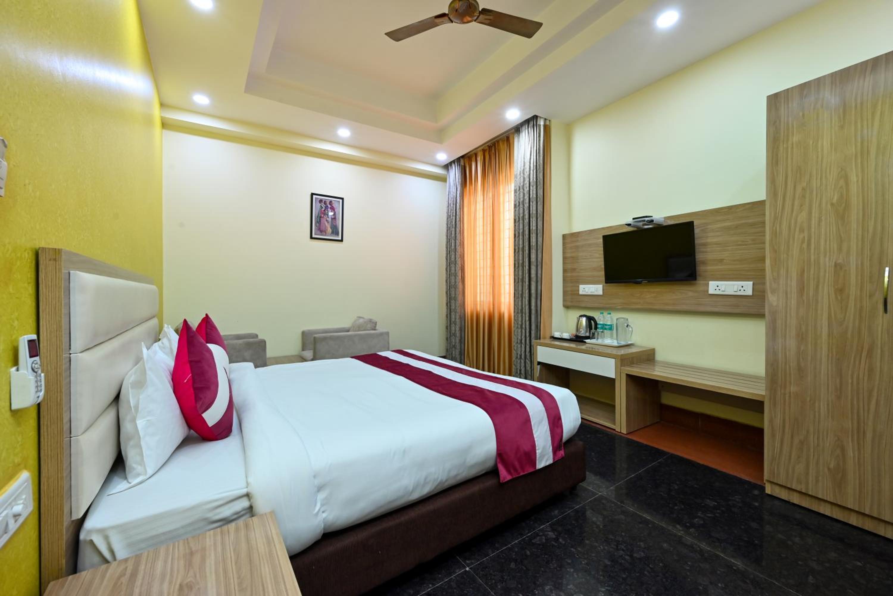 Deluxe Double Room - Photo 19