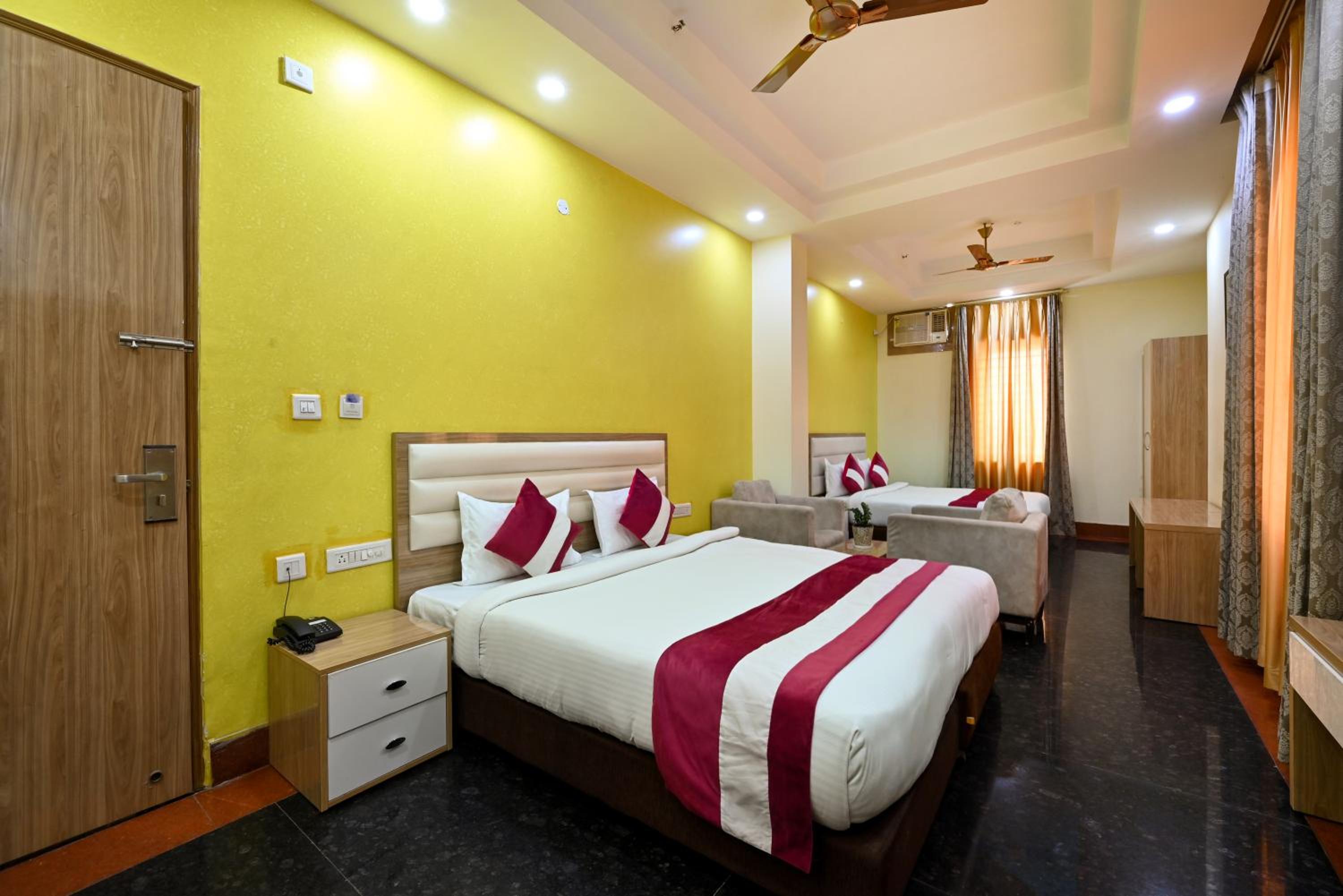 Deluxe Family Room - Photo 1