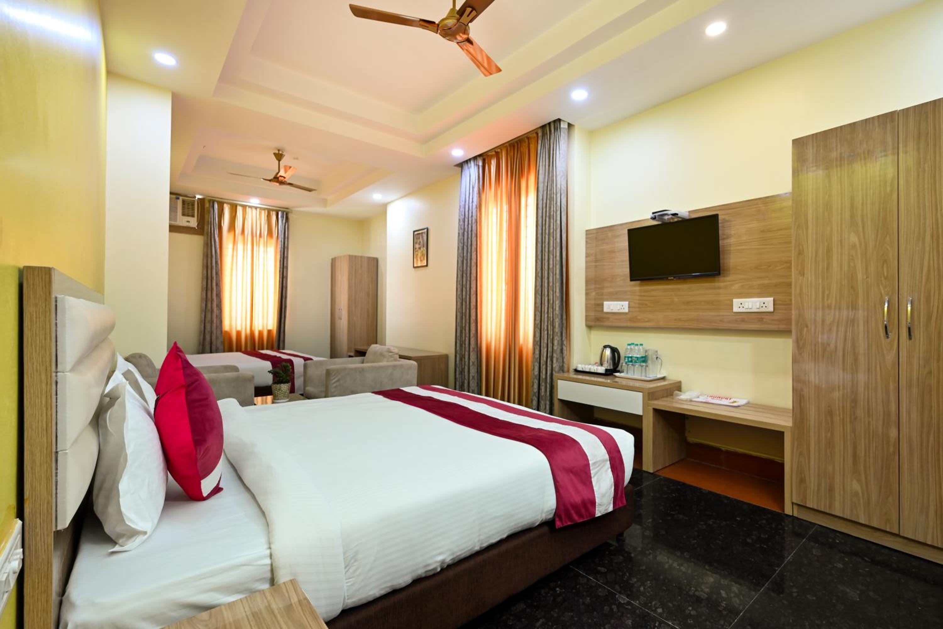 Deluxe Family Room - Photo 18