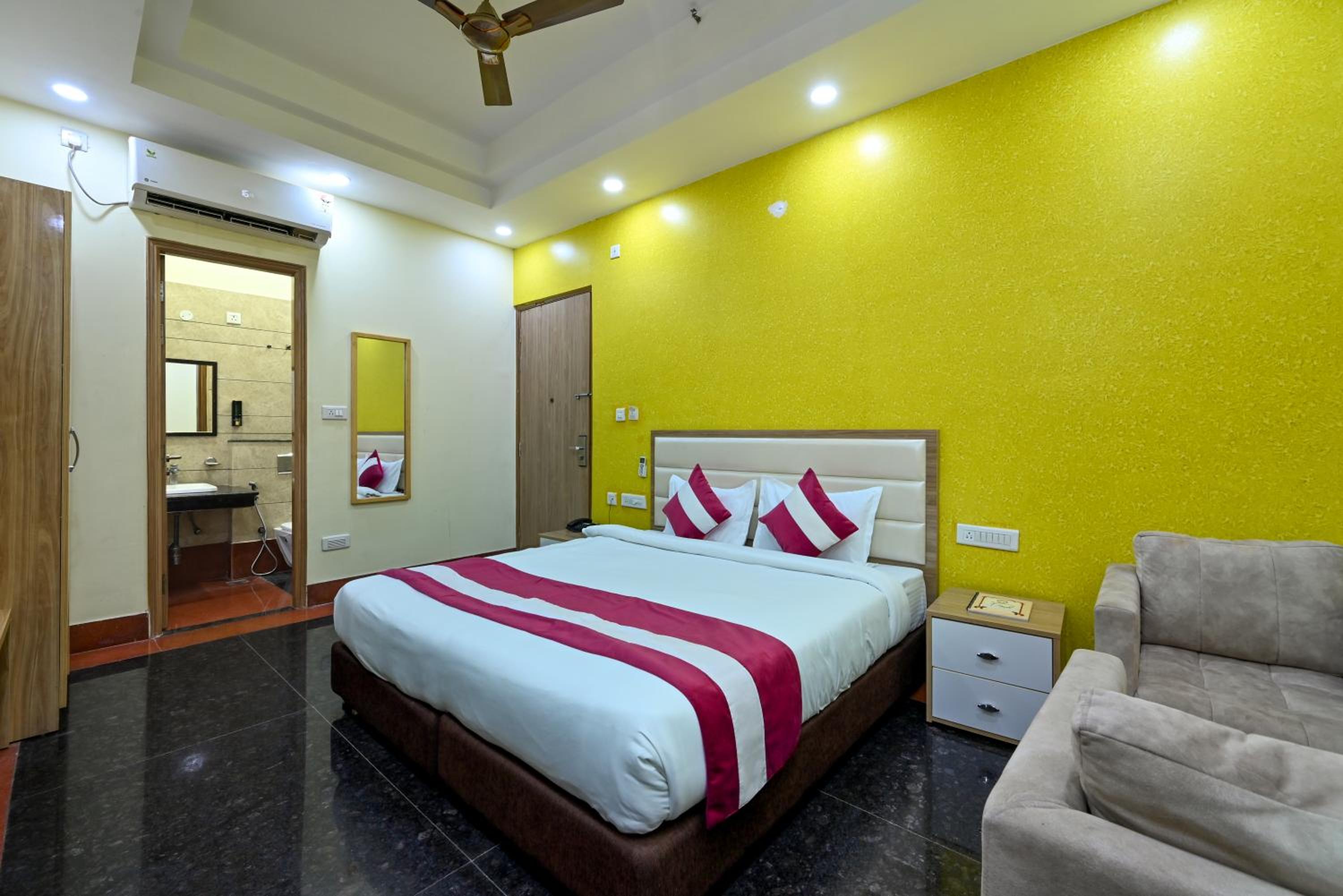 Deluxe Double Room - Photo 16
