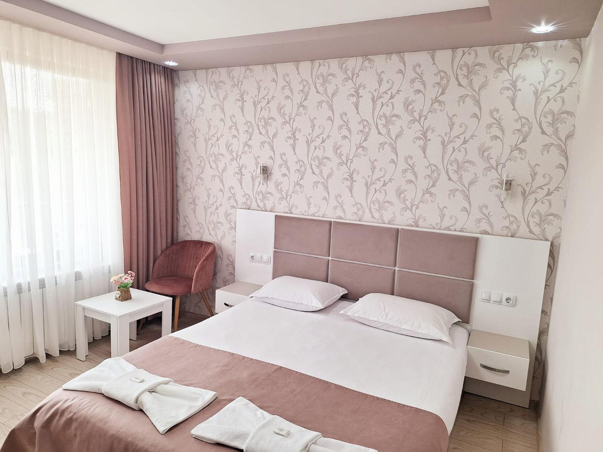 Deluxe Double Room with Balcony photo 3
