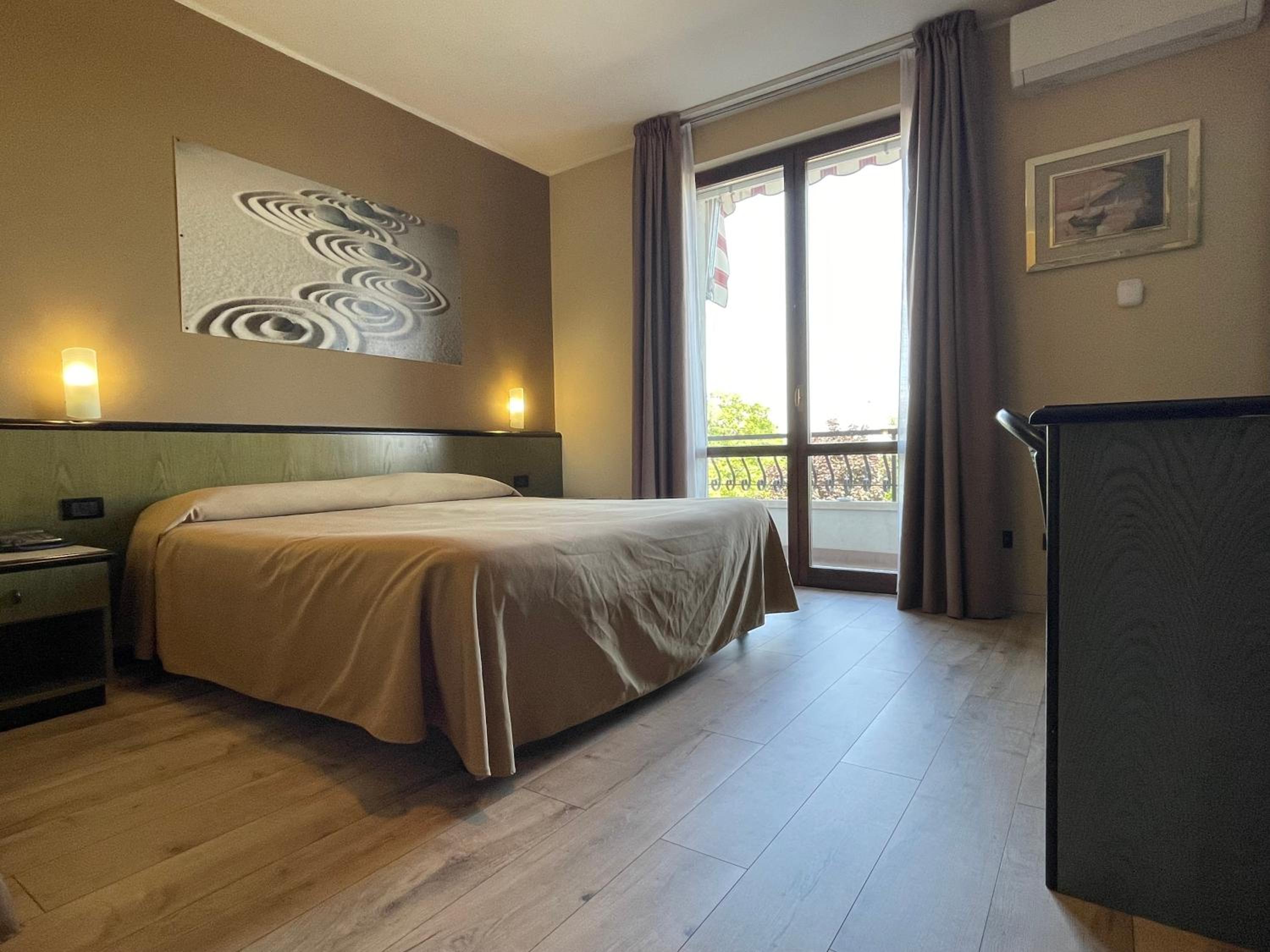 Double Room - Photo 7