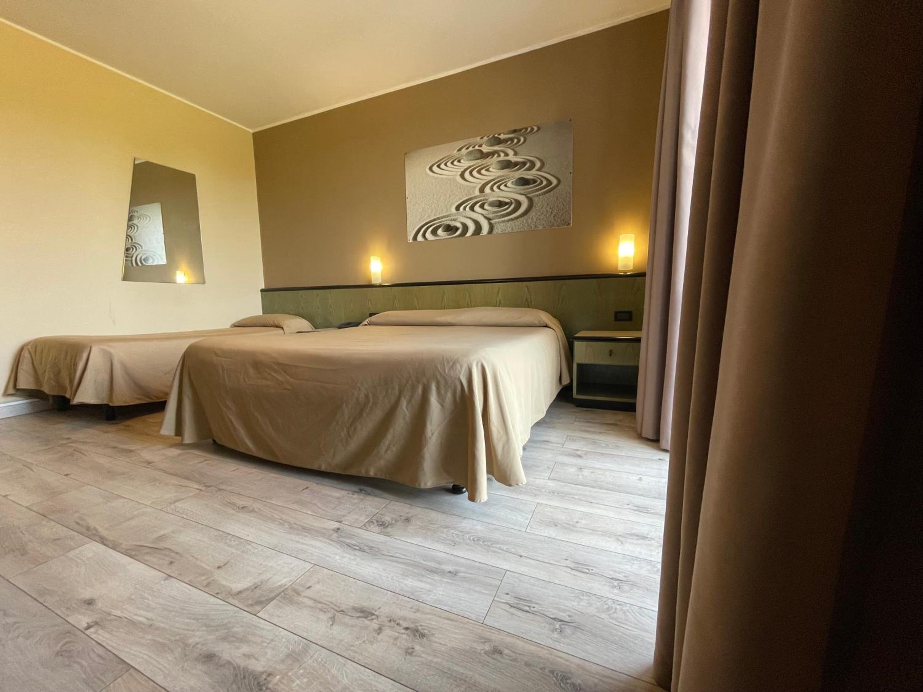 Double Room - Photo 8