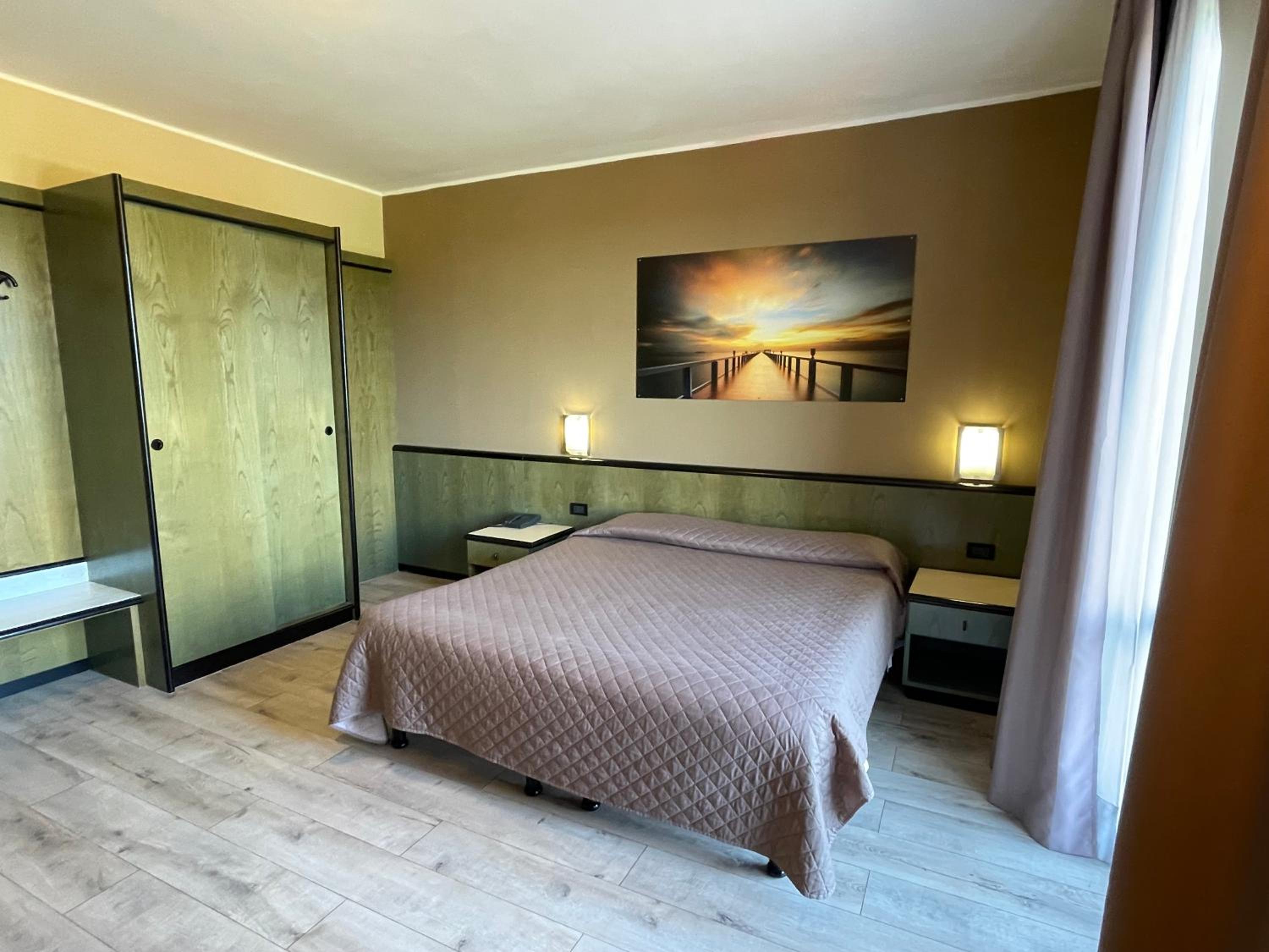 Double Room - Photo 9