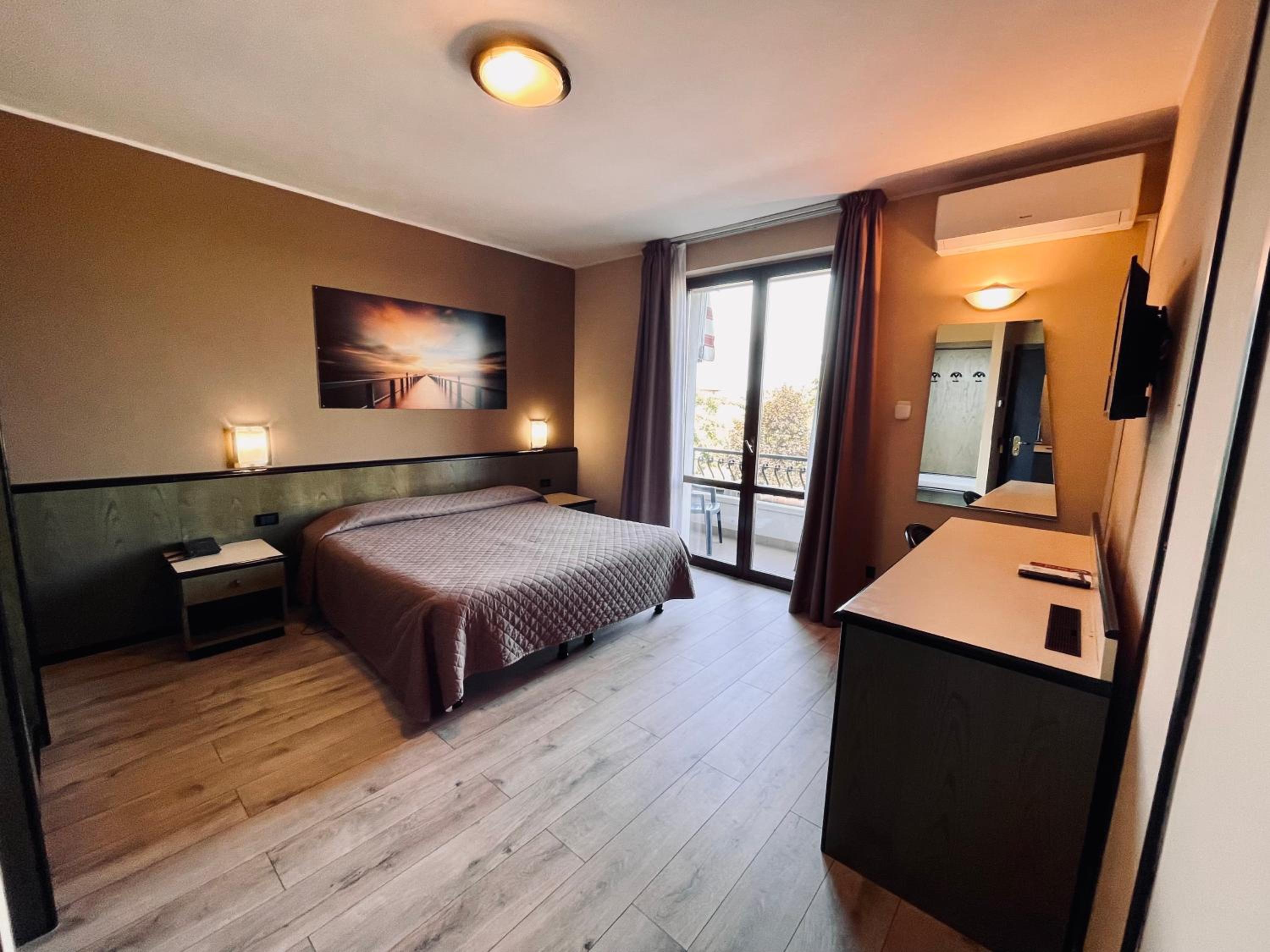 Double Room - Photo 2