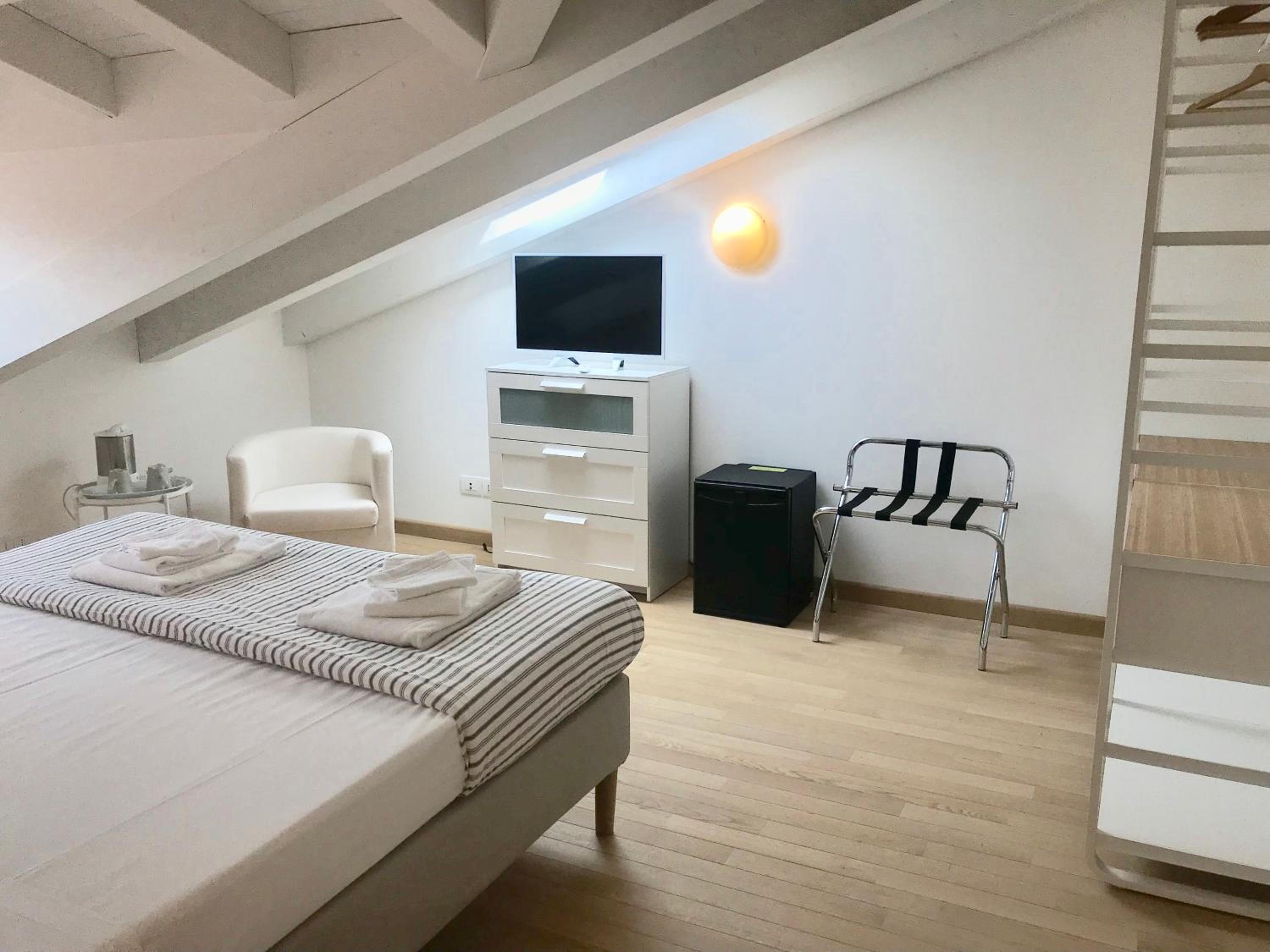 Standard Double or Twin Room - Photo 1