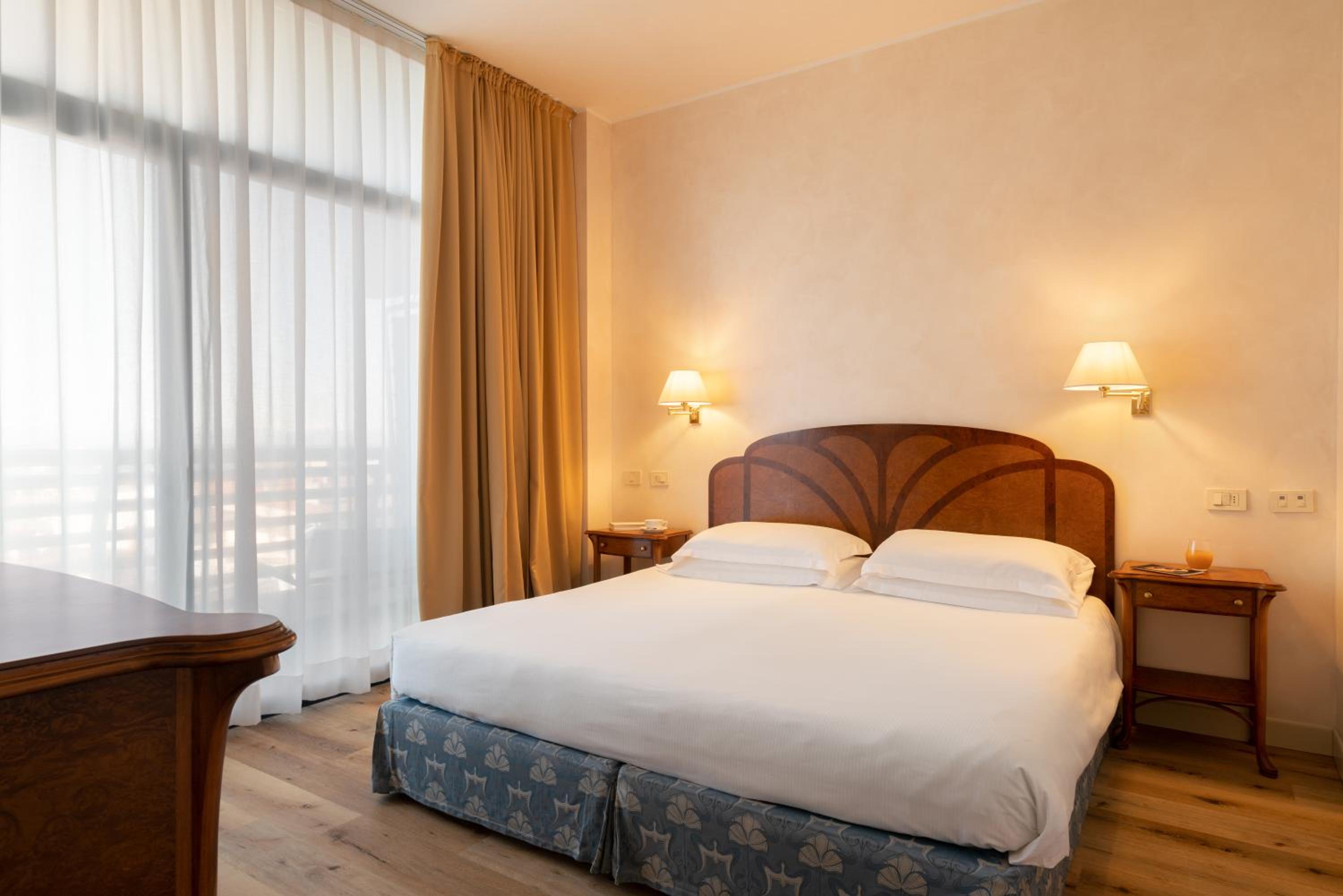 Standard Junior Suite - Photo 7