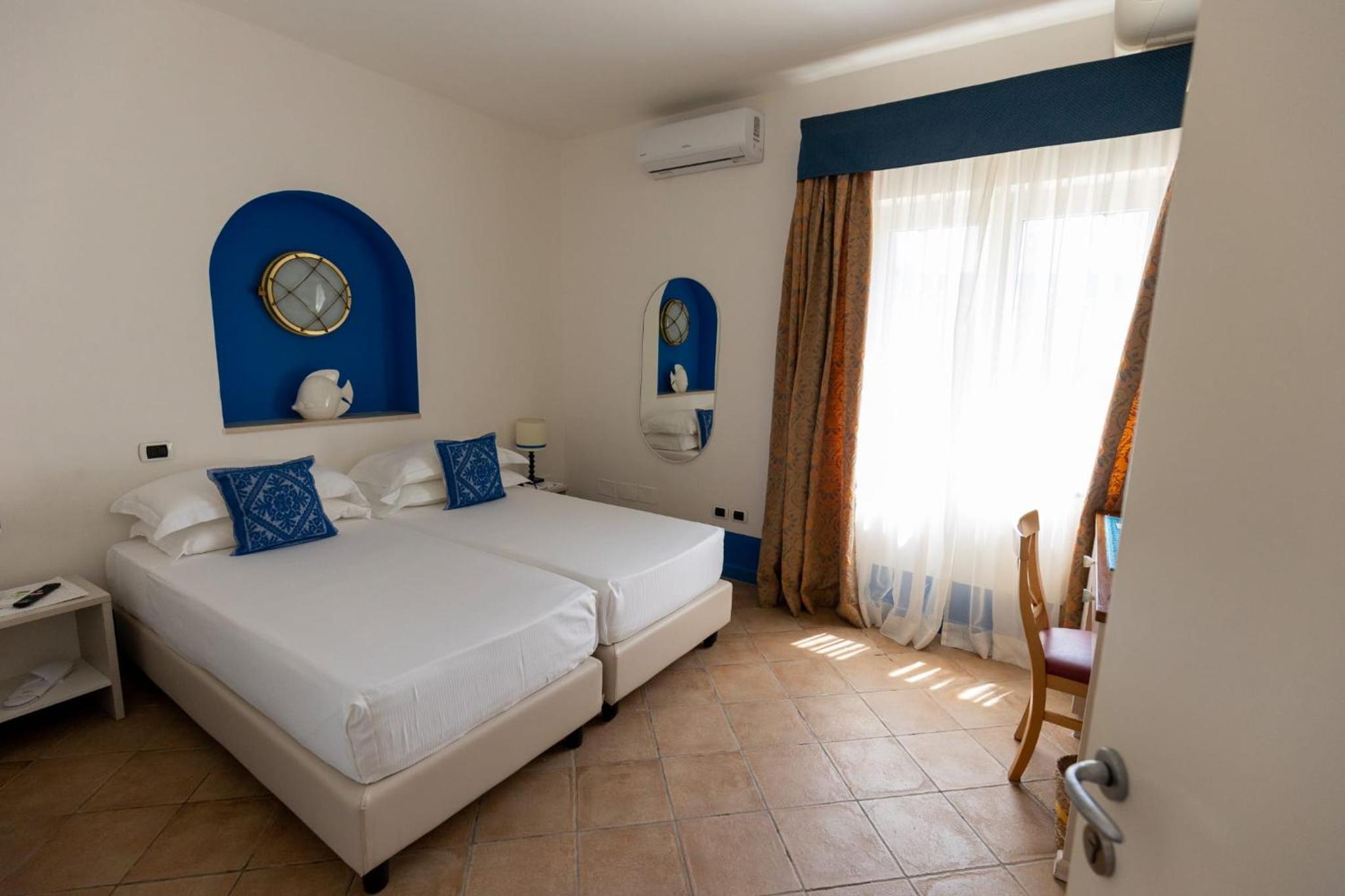 Double Room with Garden View - Photo 3