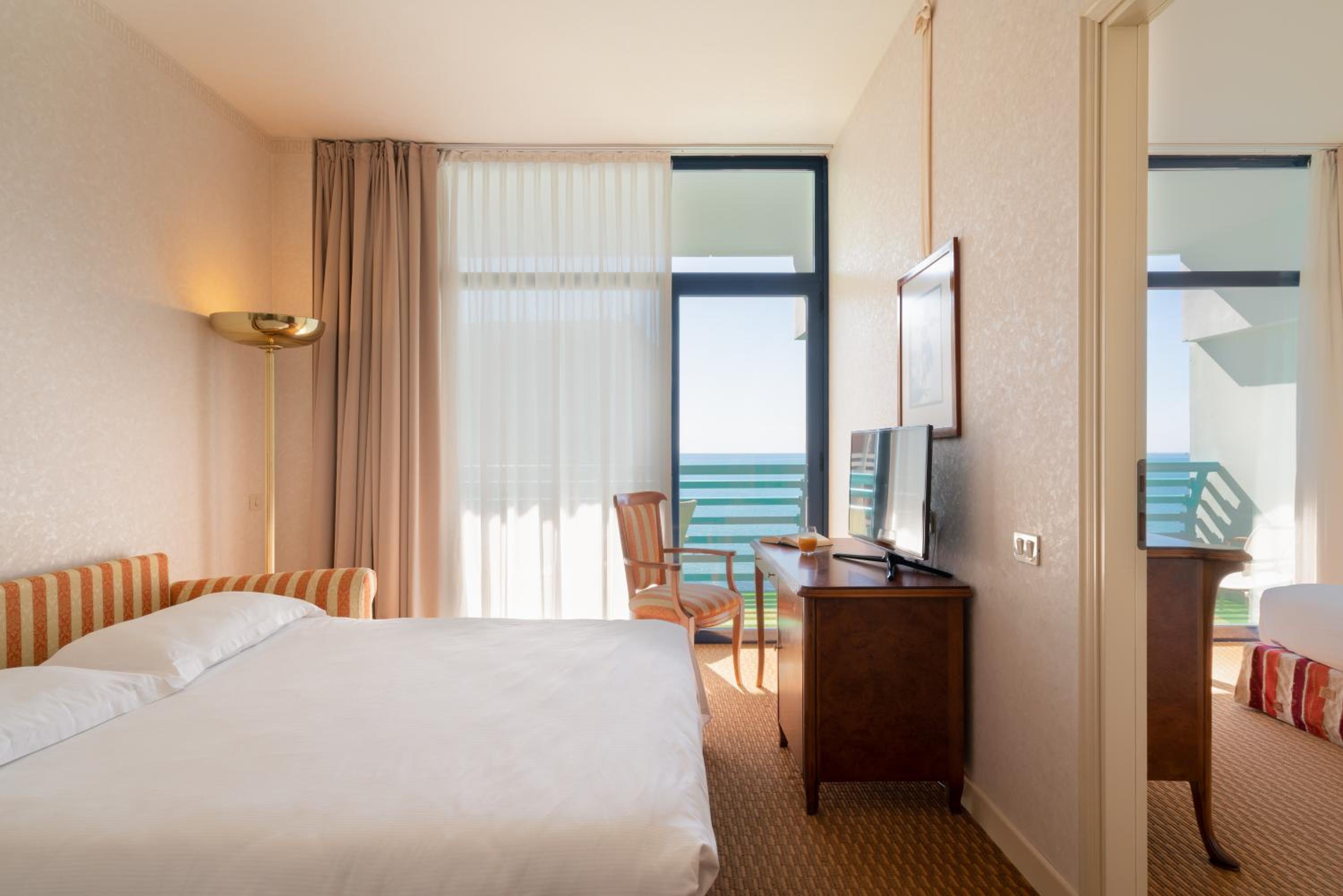 Superior Junior Suite Sea Side - Photo 2