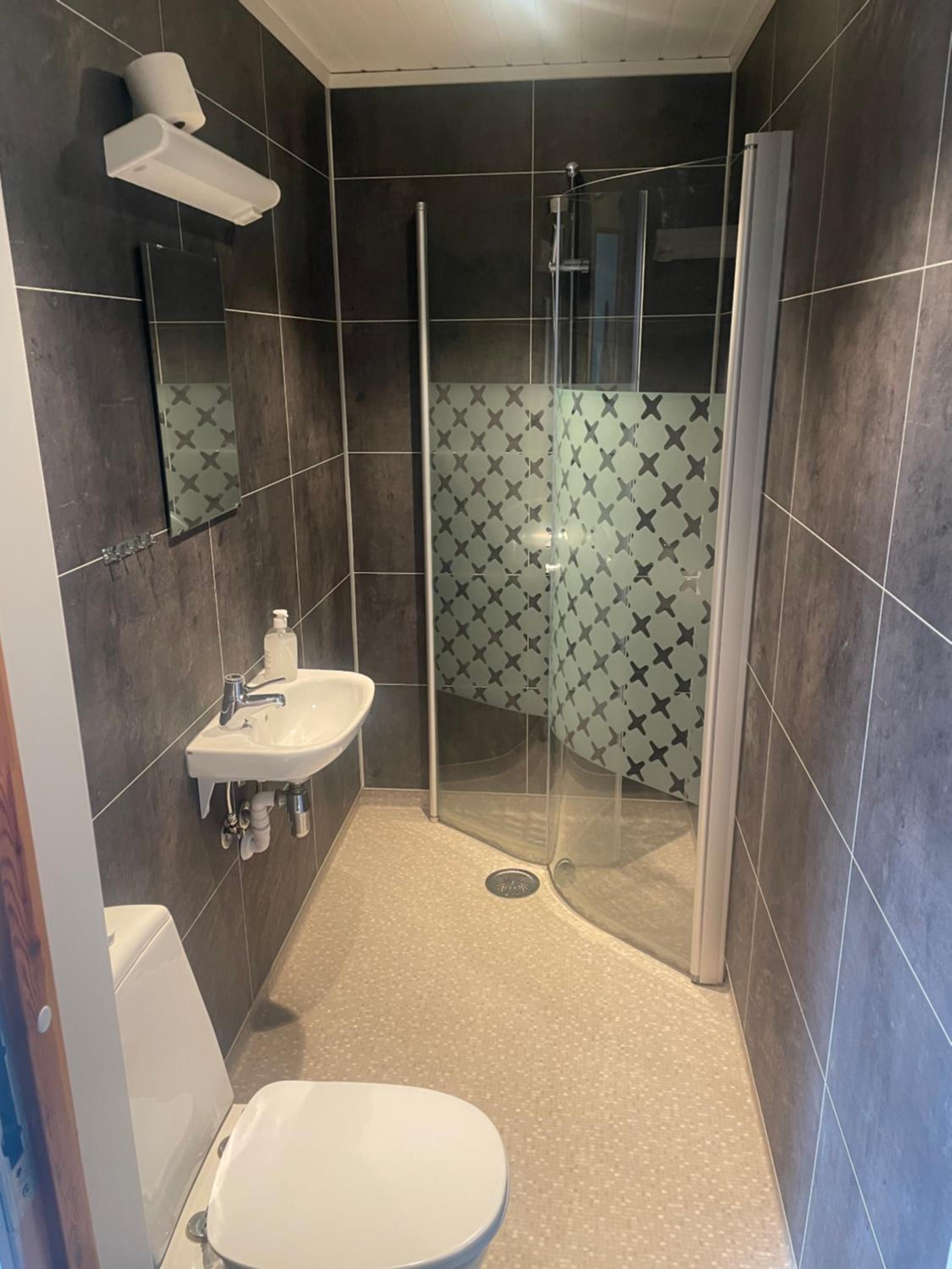 Single Room with Bathroom photo 2