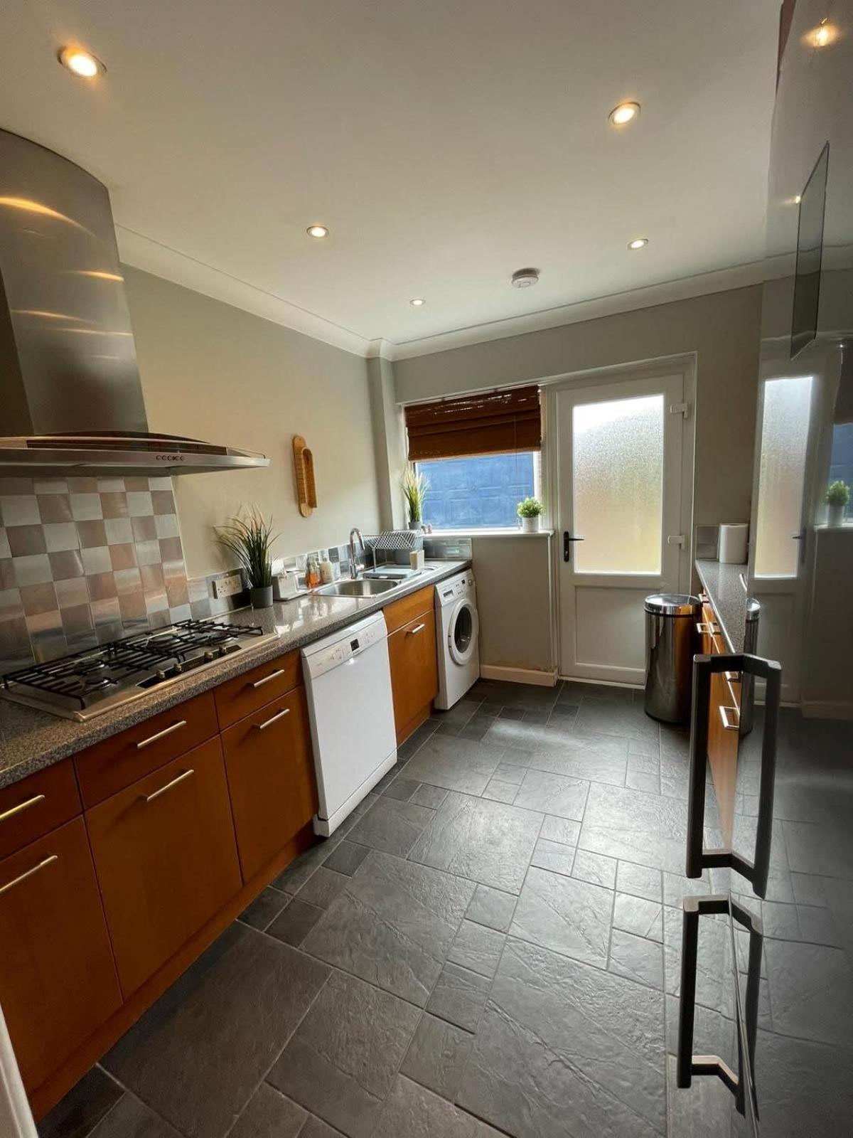 Three-Bedroom House photo 3