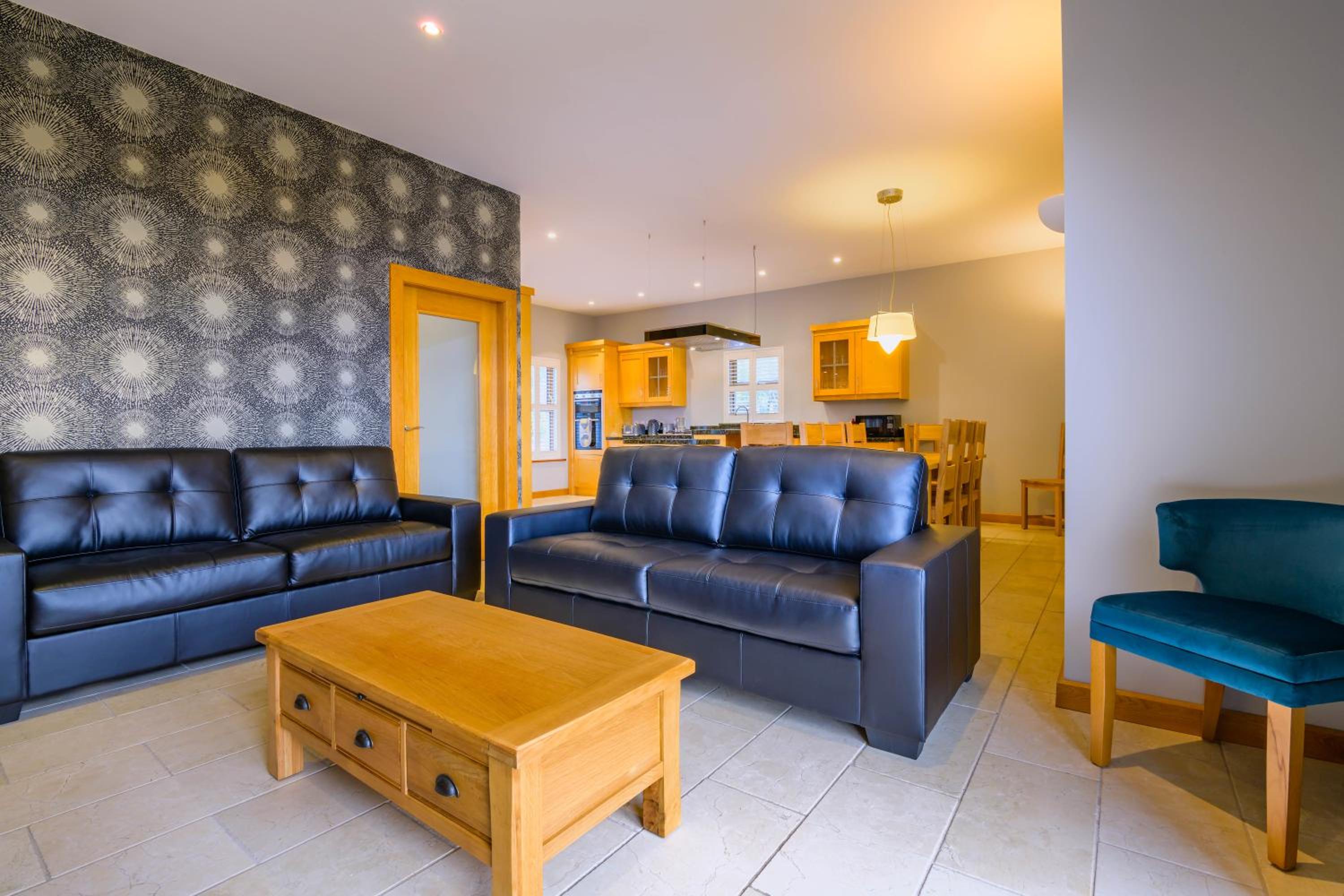 Woodside Residence  photo 2