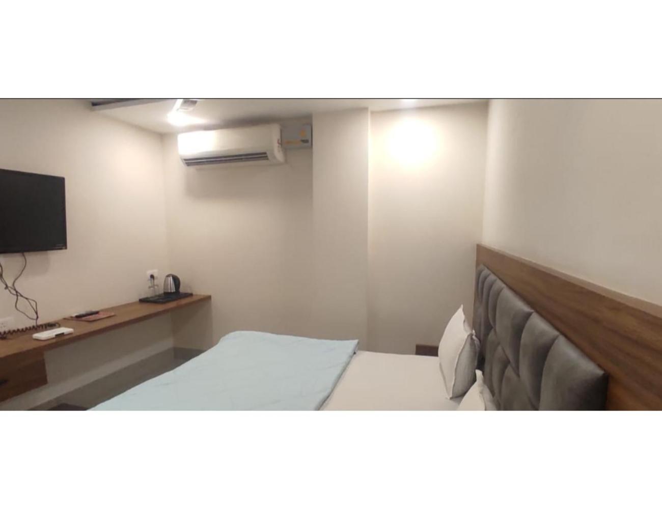 Deluxe Room - Photo 3