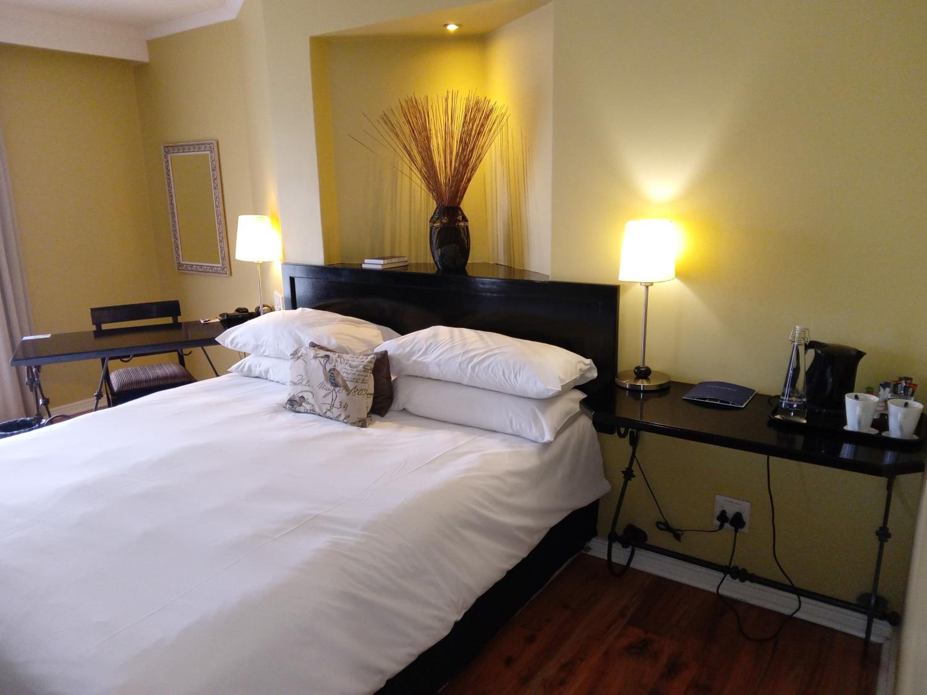 Guest Room, 1 King - Photo 8