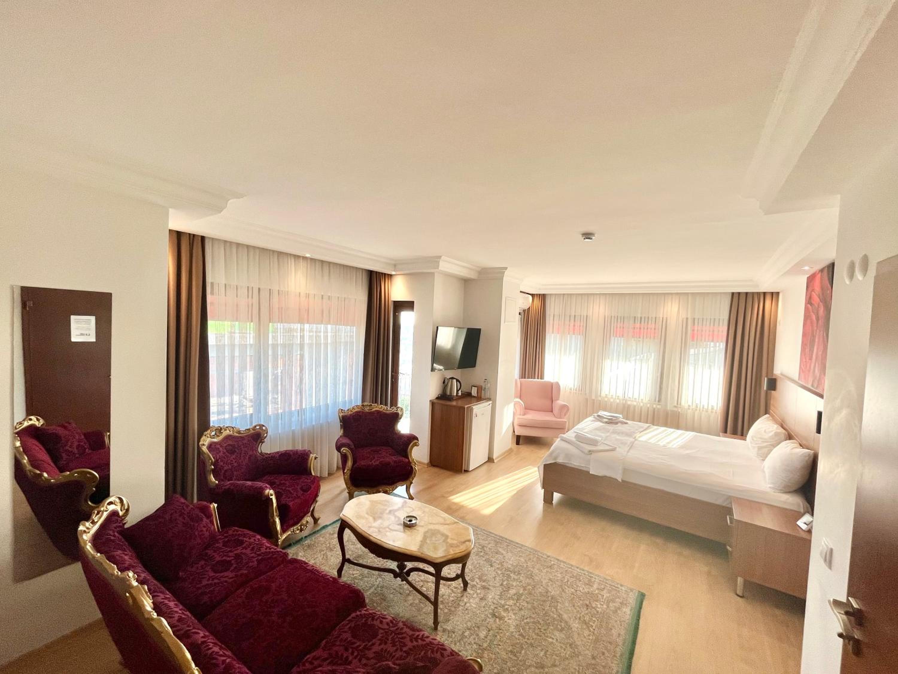 Double or Twin Room with Partial Sea View