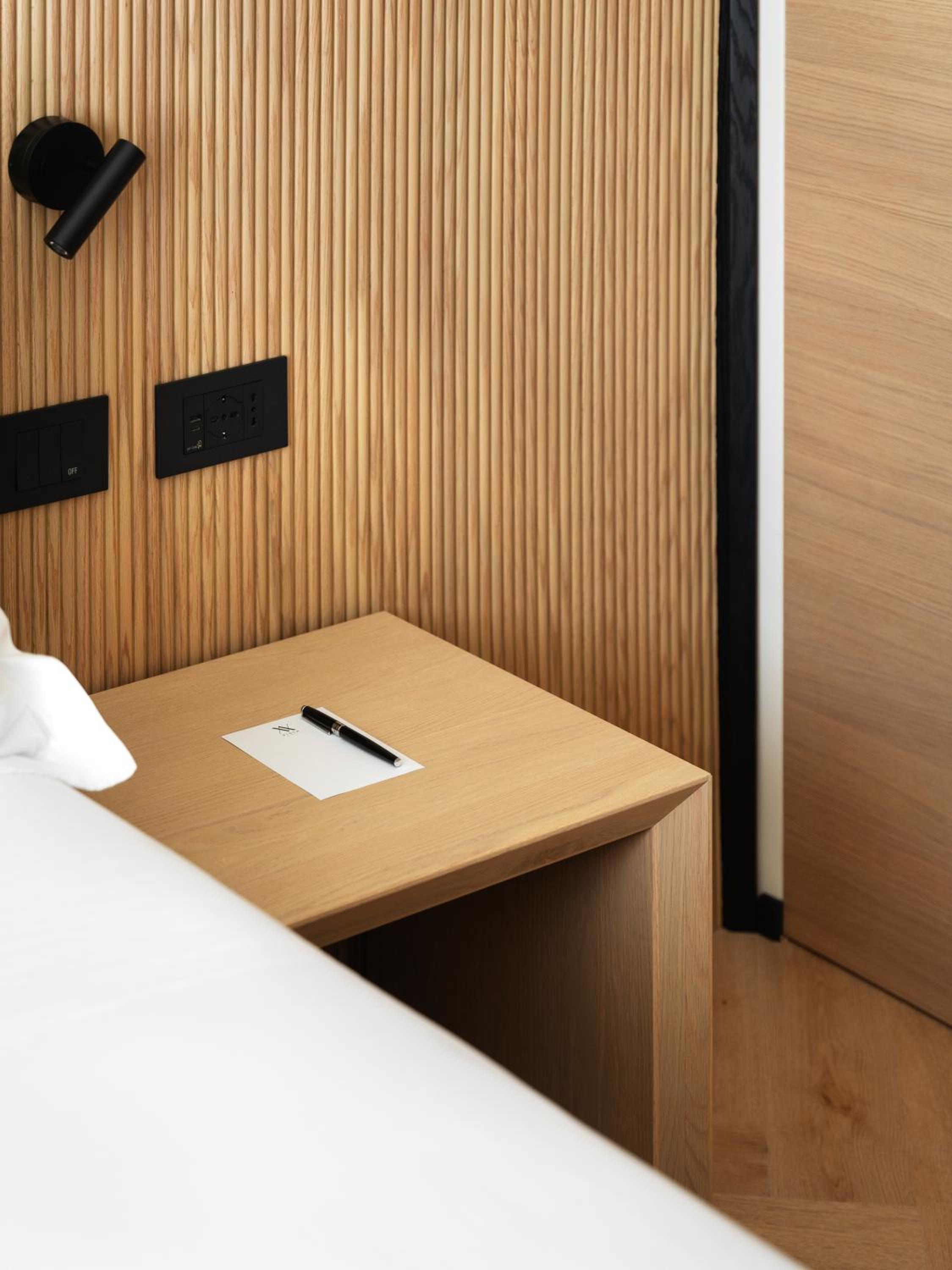 Queen Room with Sea View - Photo 7