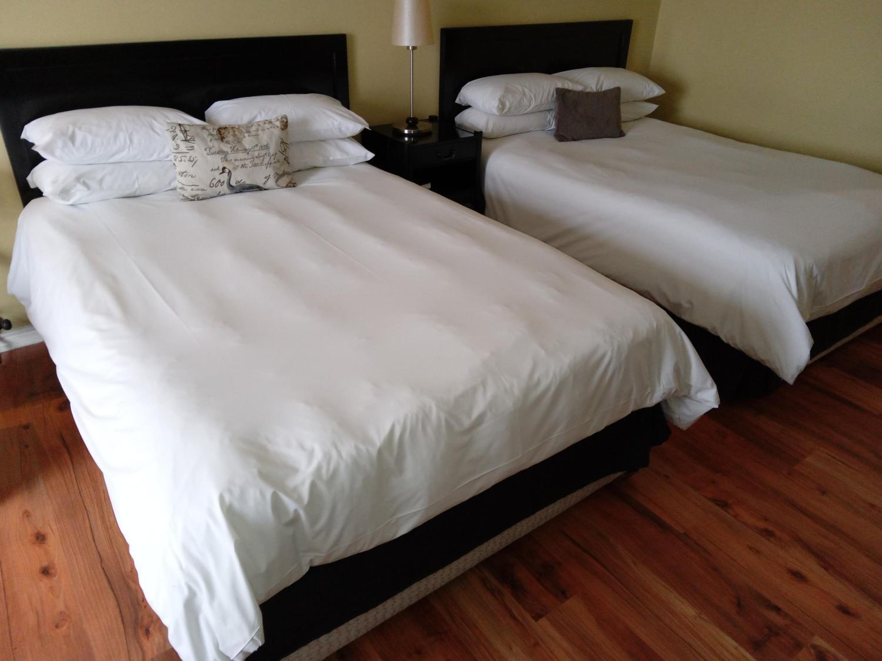Large Guest Room with Two Double Beds - Photo 5