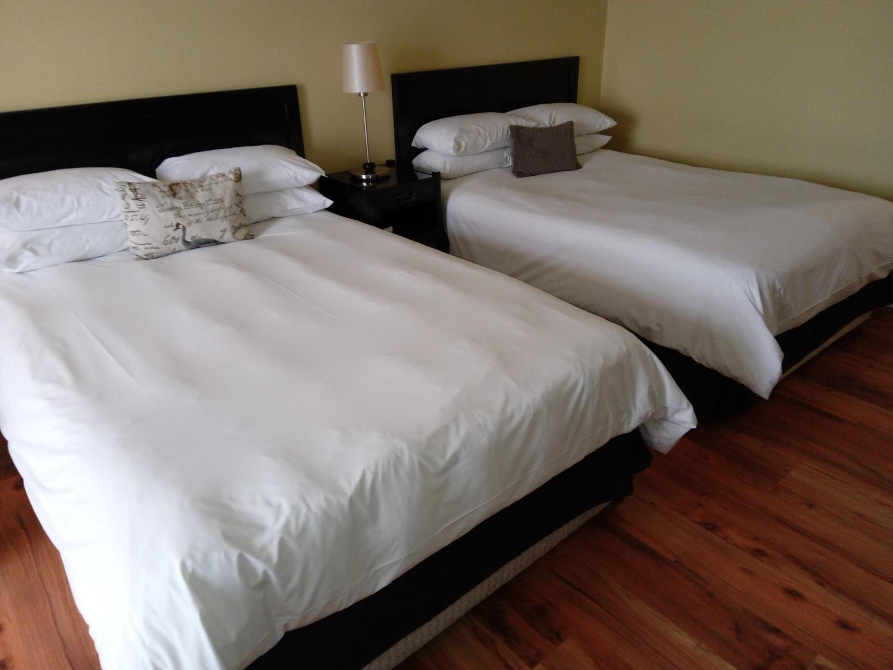 Large Guest Room with Two Double Beds - Photo 6