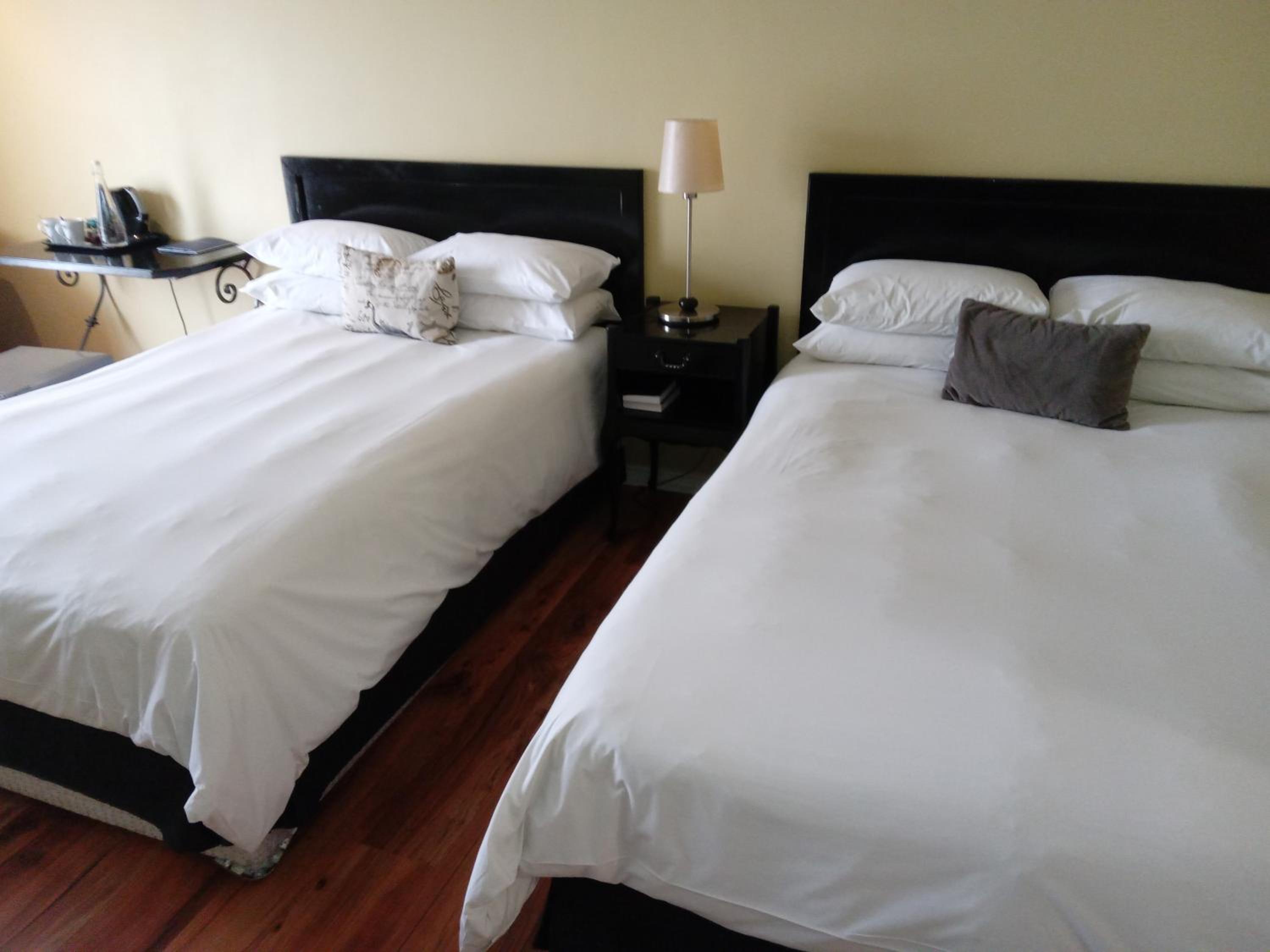 Large Guest Room with Two Double Beds - Photo 4