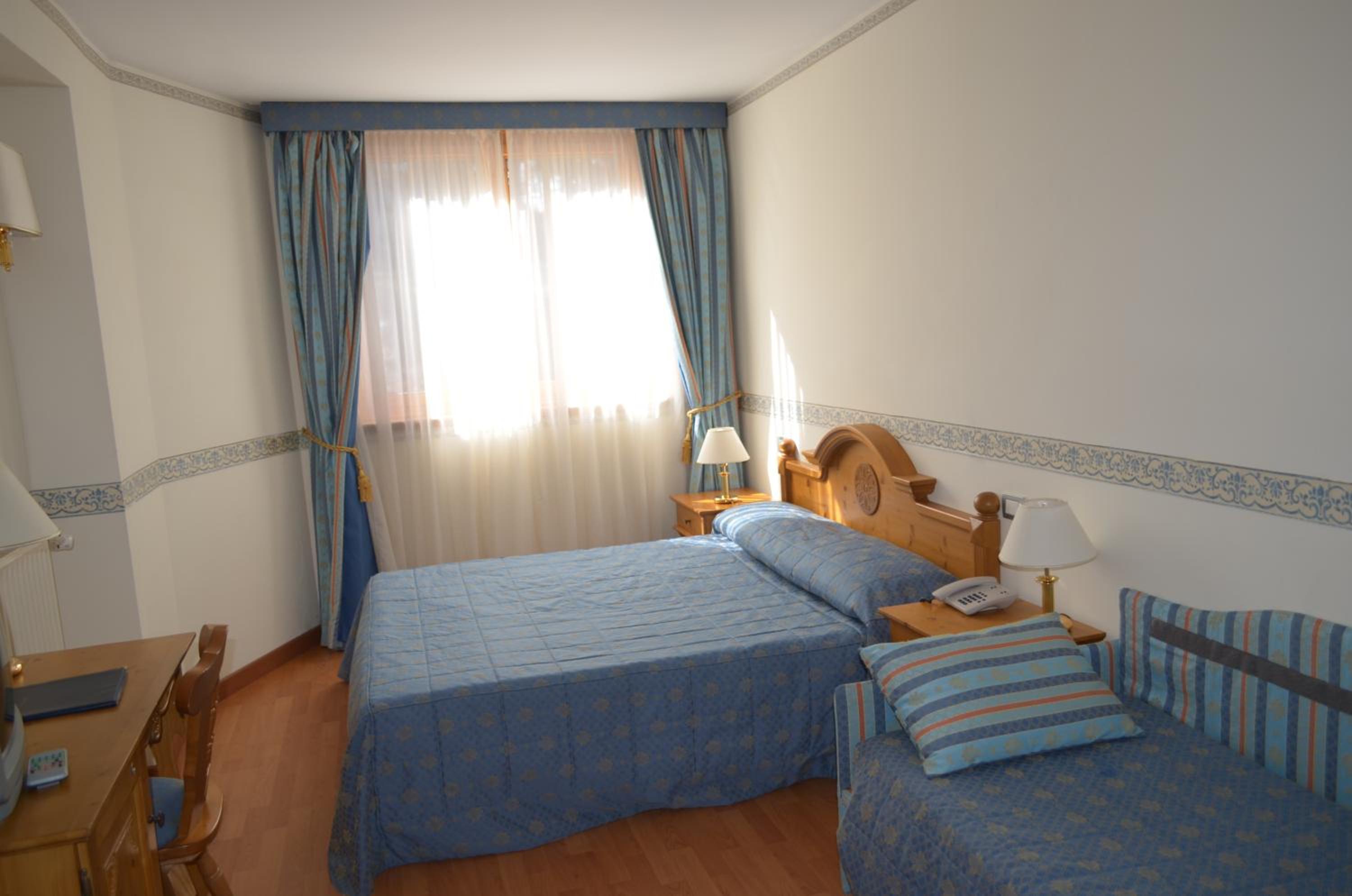 Family Room (2 Adults + 1 Child)