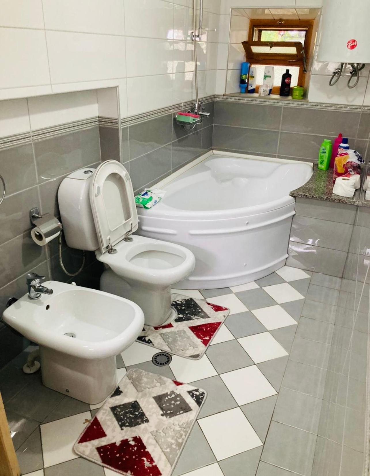 Standard Twin Room with Shared Bathroom photo 2