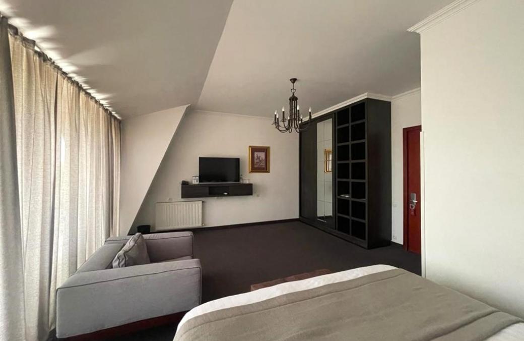 Large Balcony Room (Annex Building)
