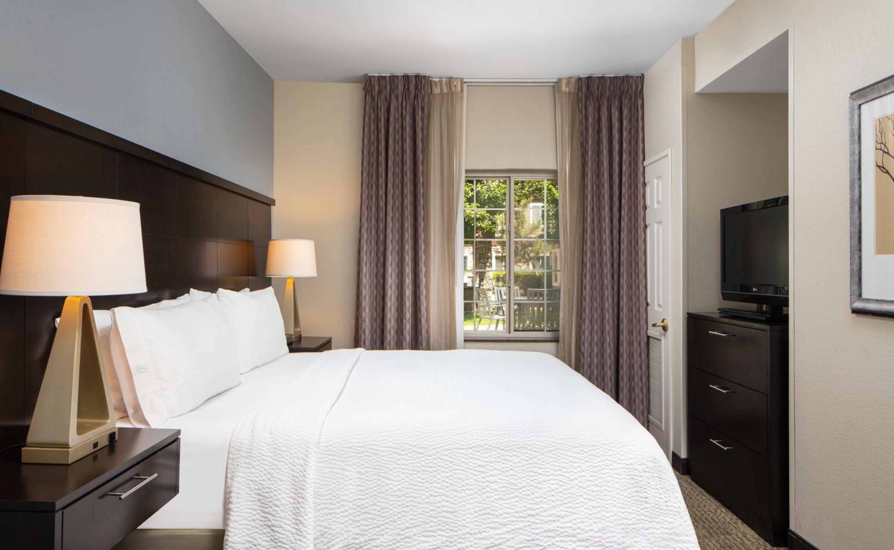 Two-Bedroom Suite - Photo 9