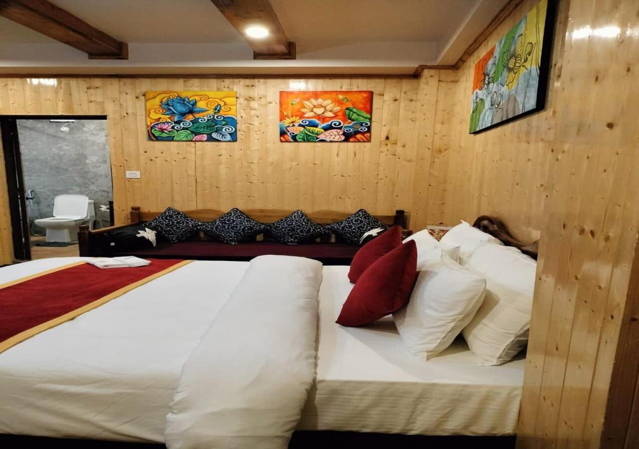 Deluxe King Room - Photo 2