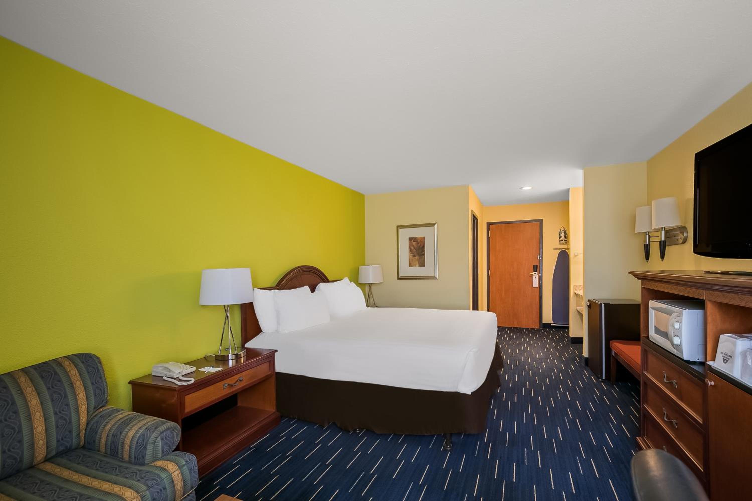 King Suite - Photo 3