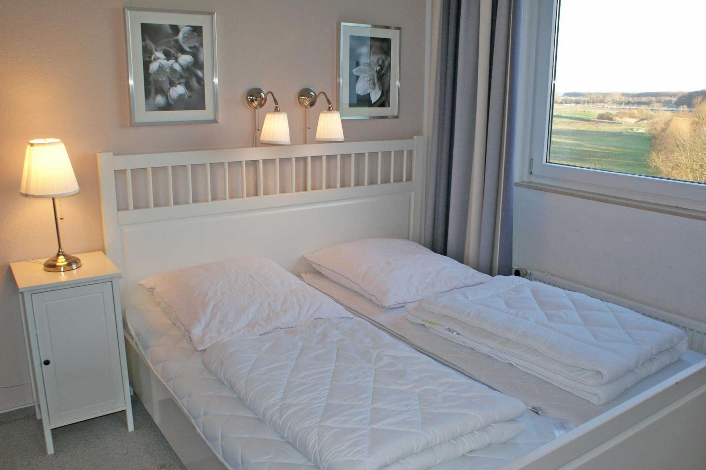 One-Bedroom Apartment with Balcony photo 2