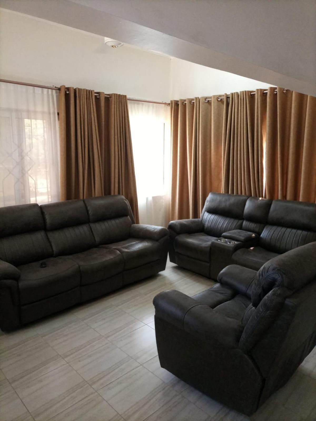Three-Bedroom Villa photo 1