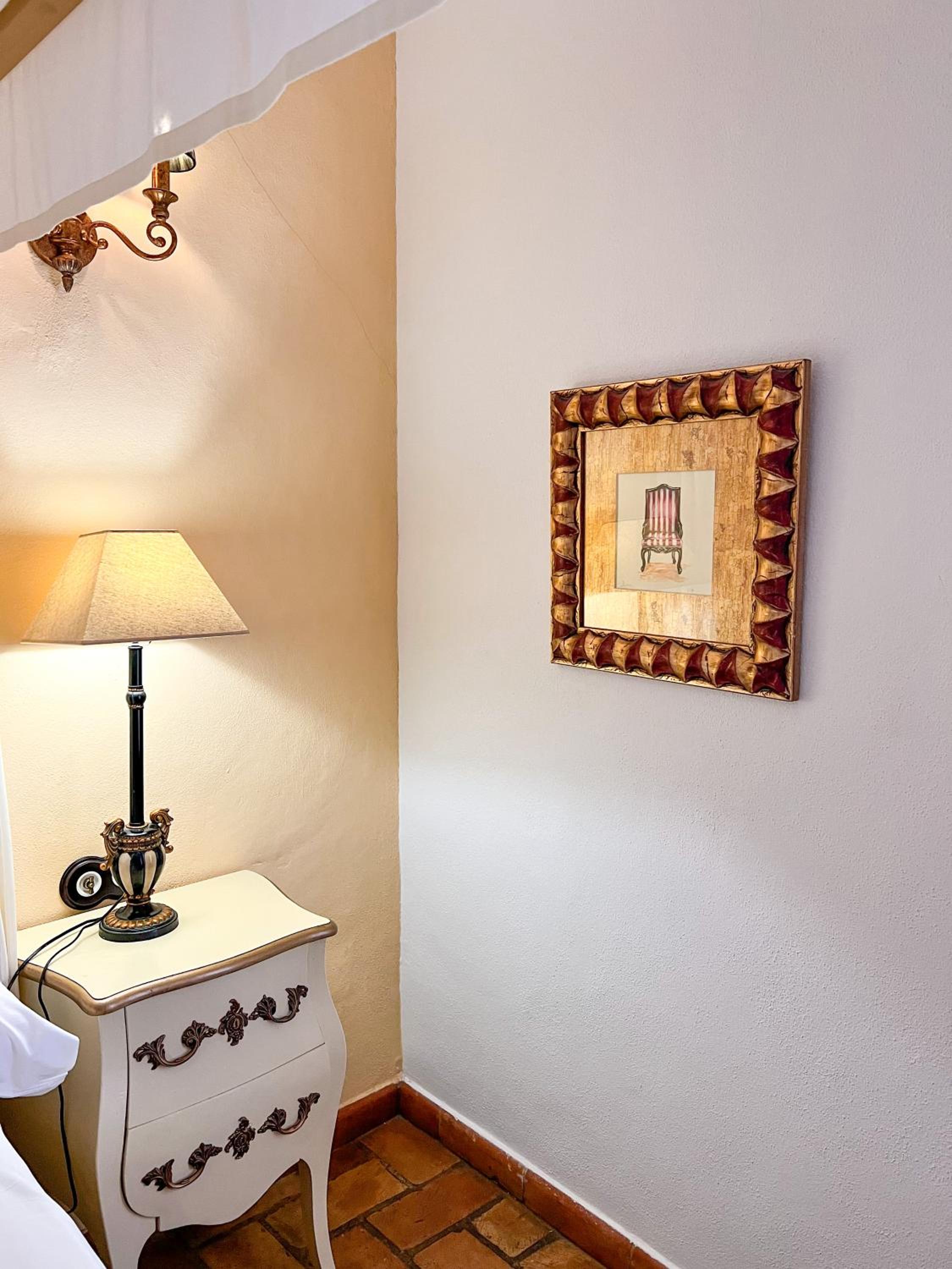 Double Room with Private Bathroom - Photo 38
