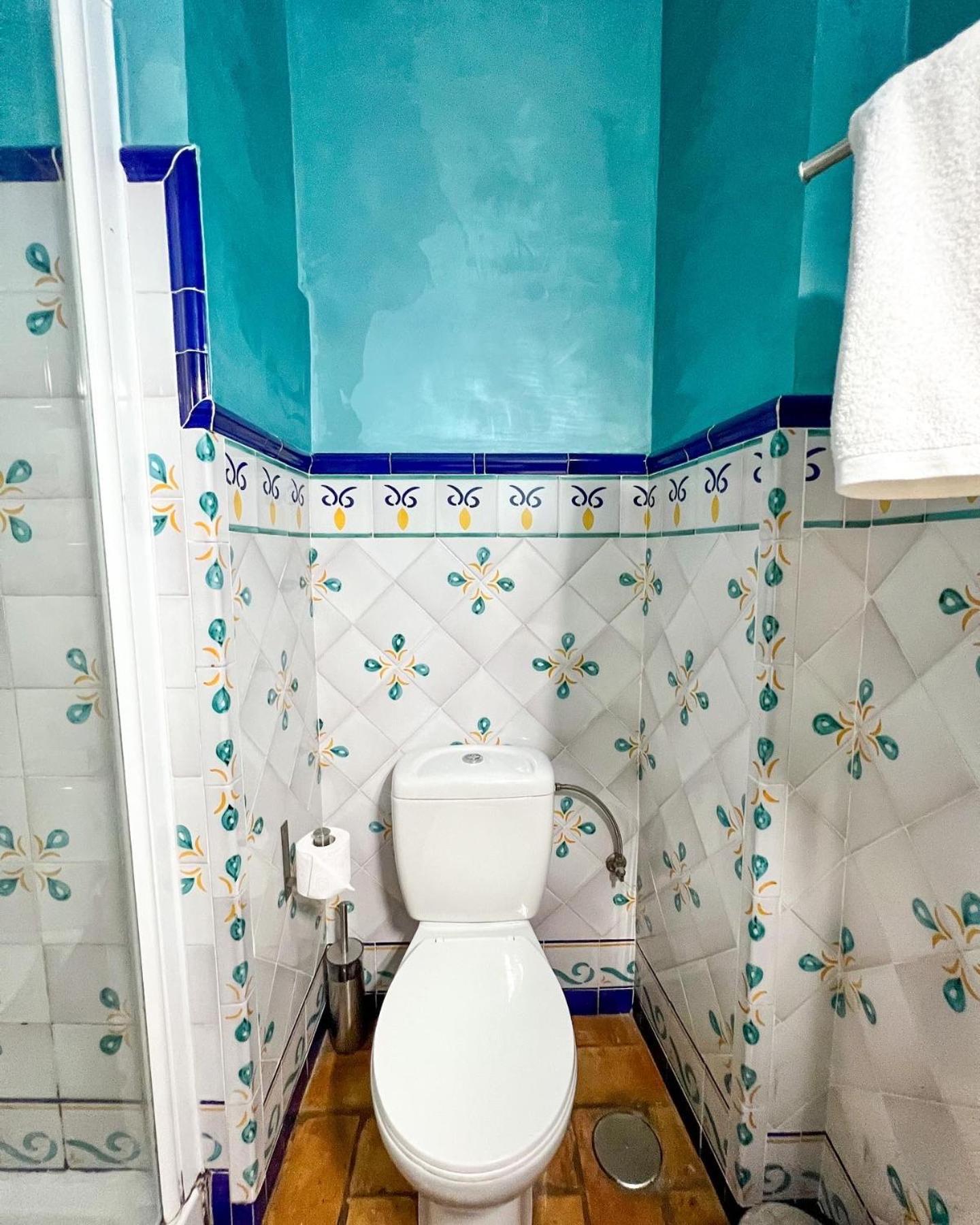 Double Room with Private Bathroom - Photo 41