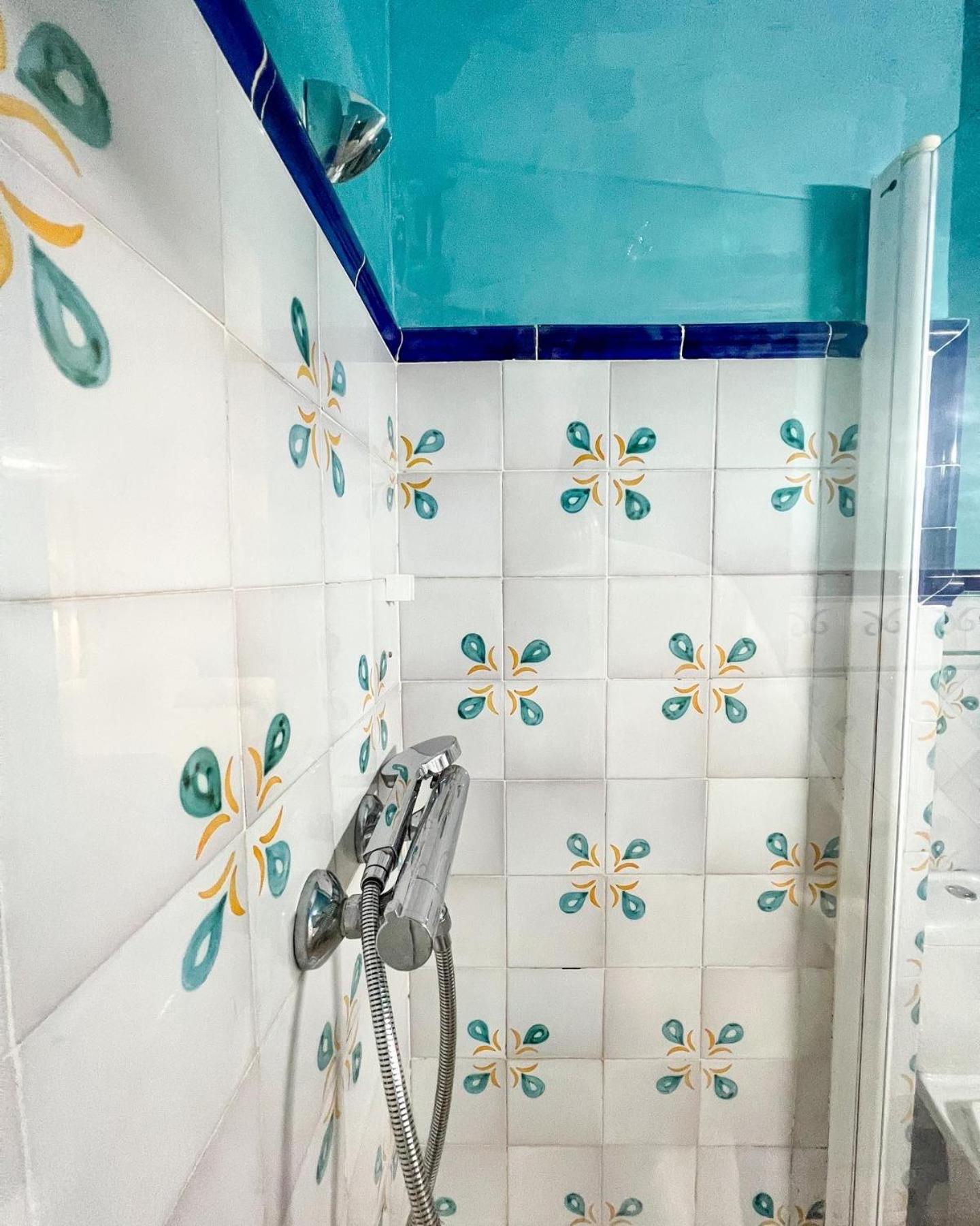 Double Room with Private Bathroom - Photo 40