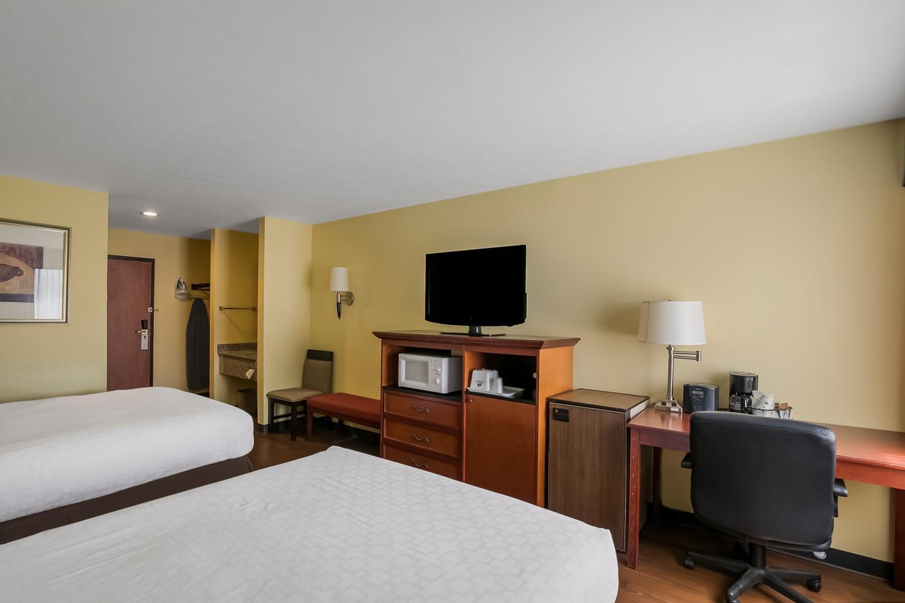 Queen Room photo 1