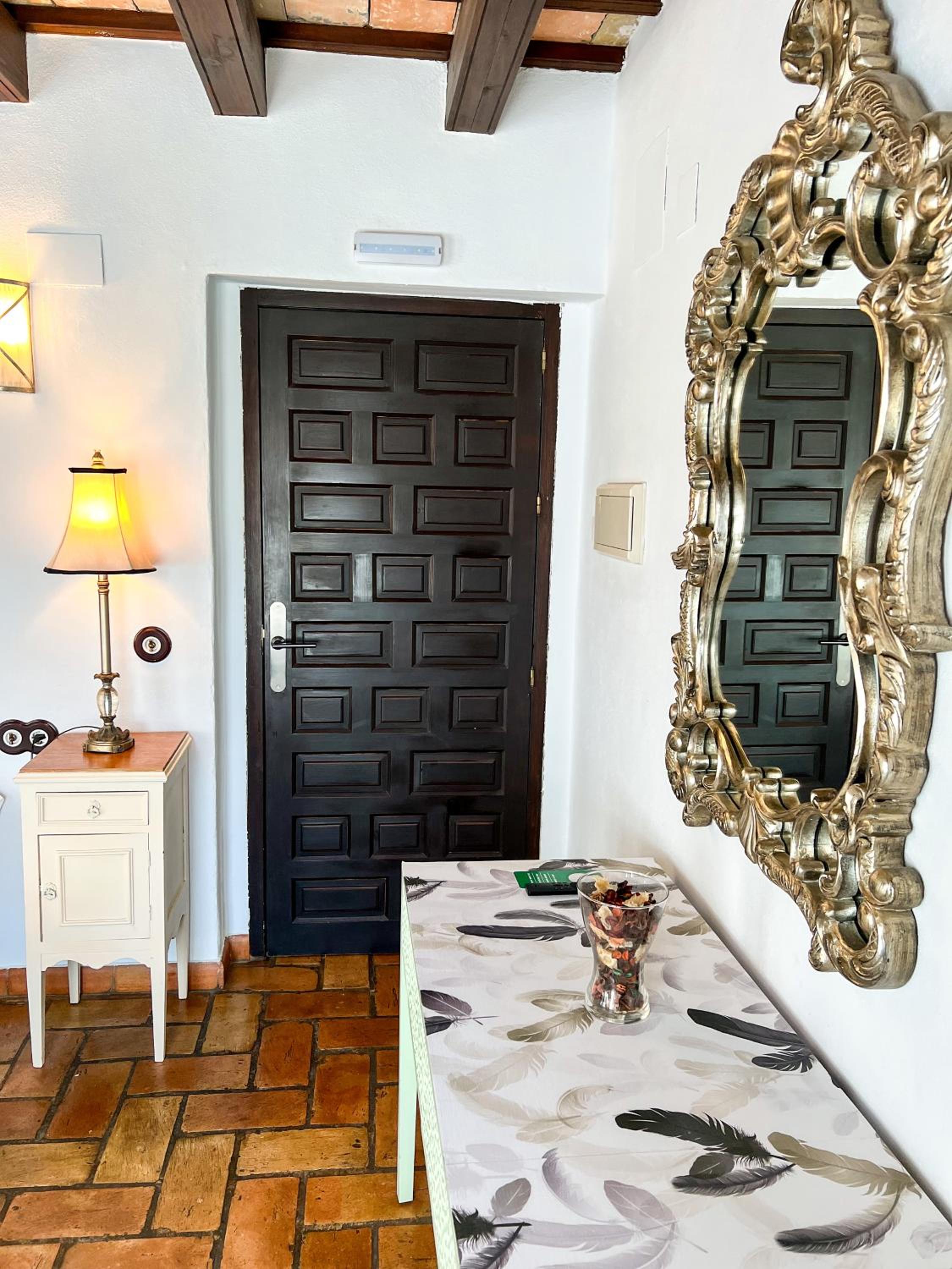 Deluxe Double Room with Bath - Photo 2