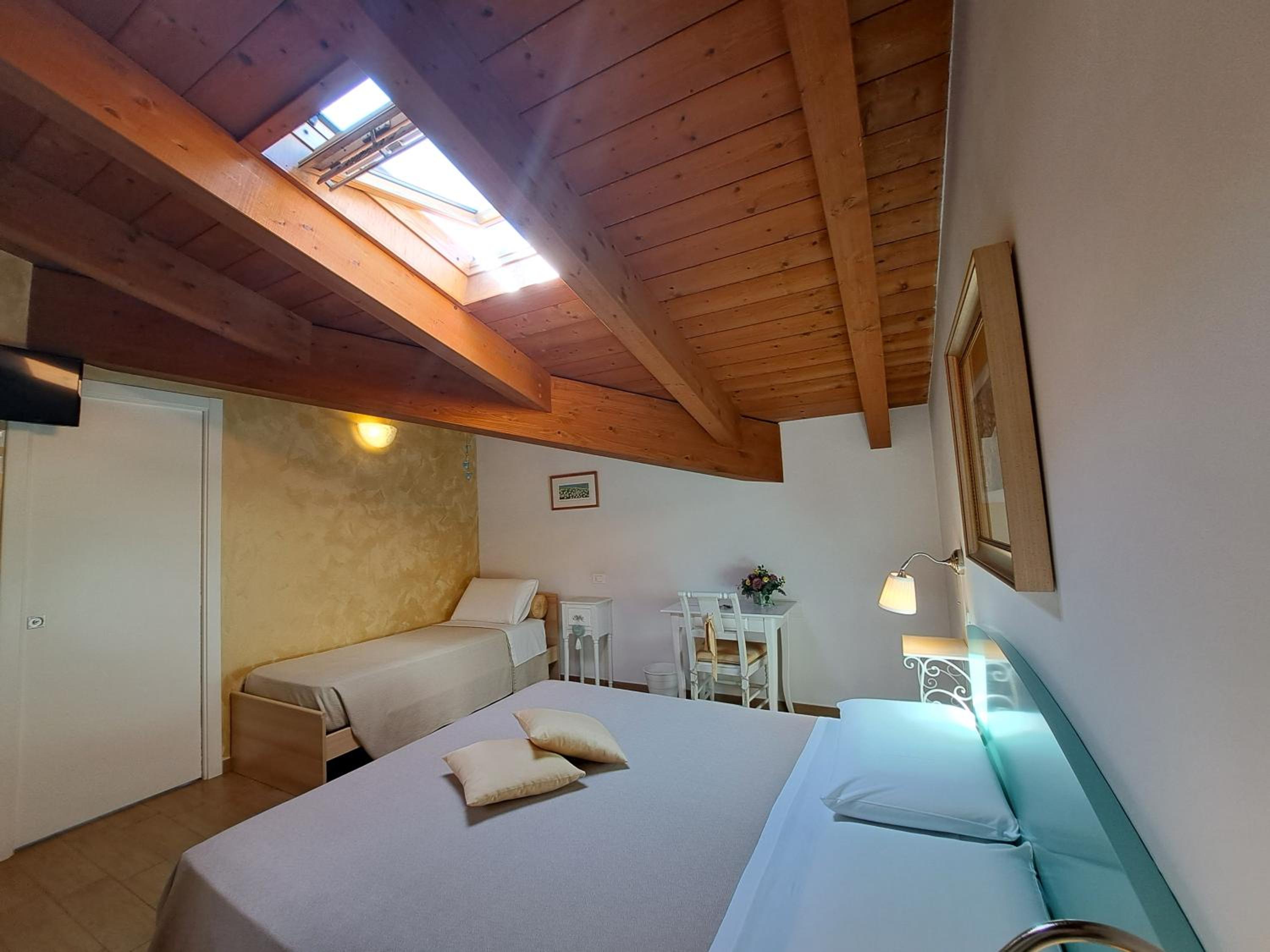 Large Double Room photo 2
